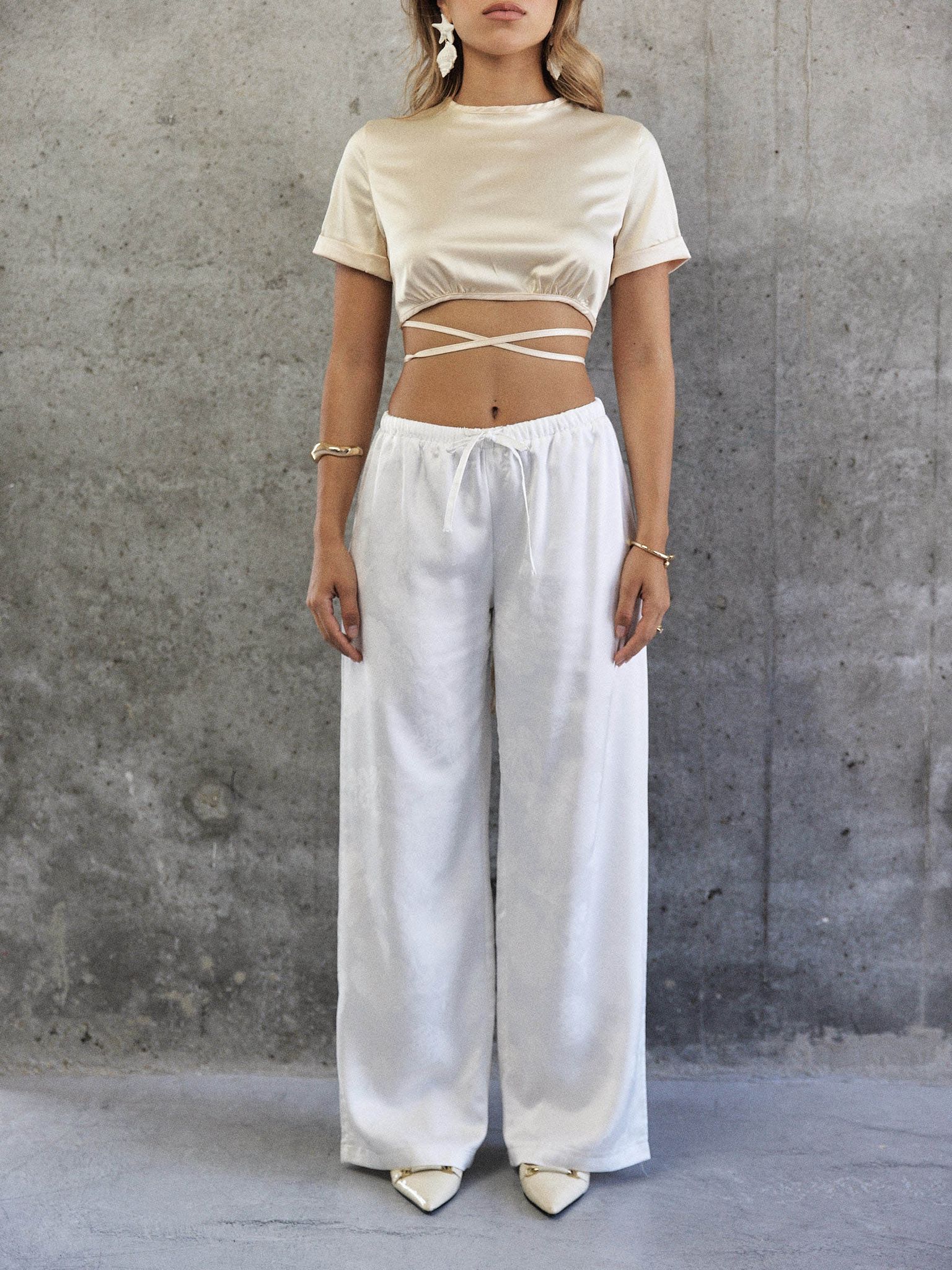 קרופ סאטן אבריל