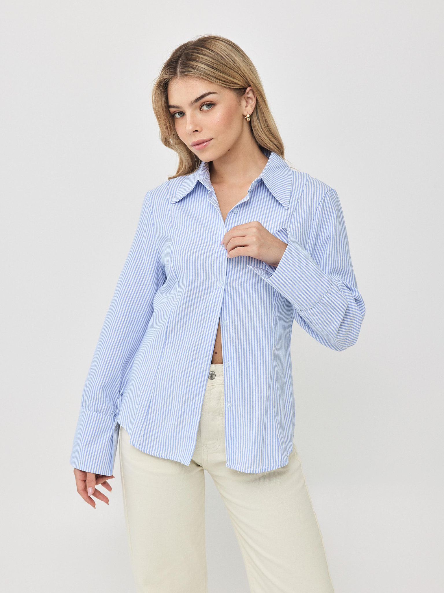 מכופתרת פסים הולי