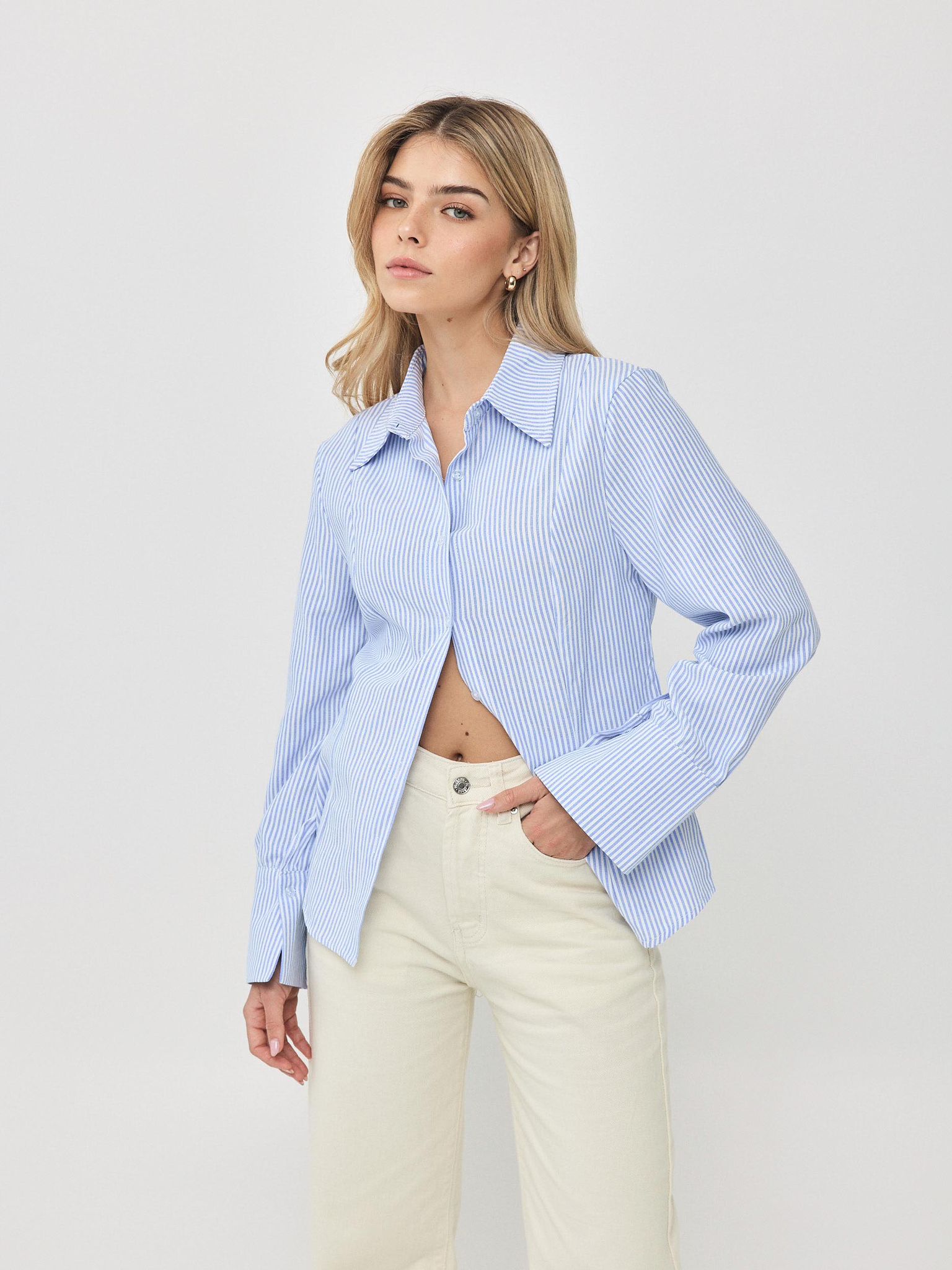 מכופתרת פסים הולי