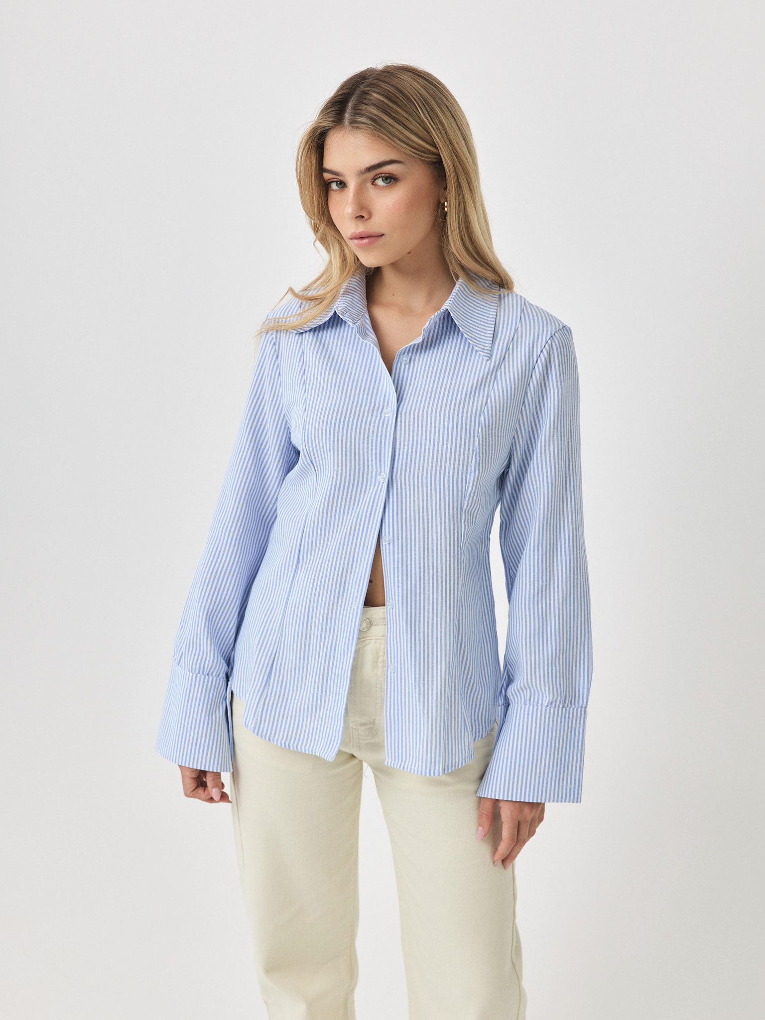 מכופתרת פסים הולי