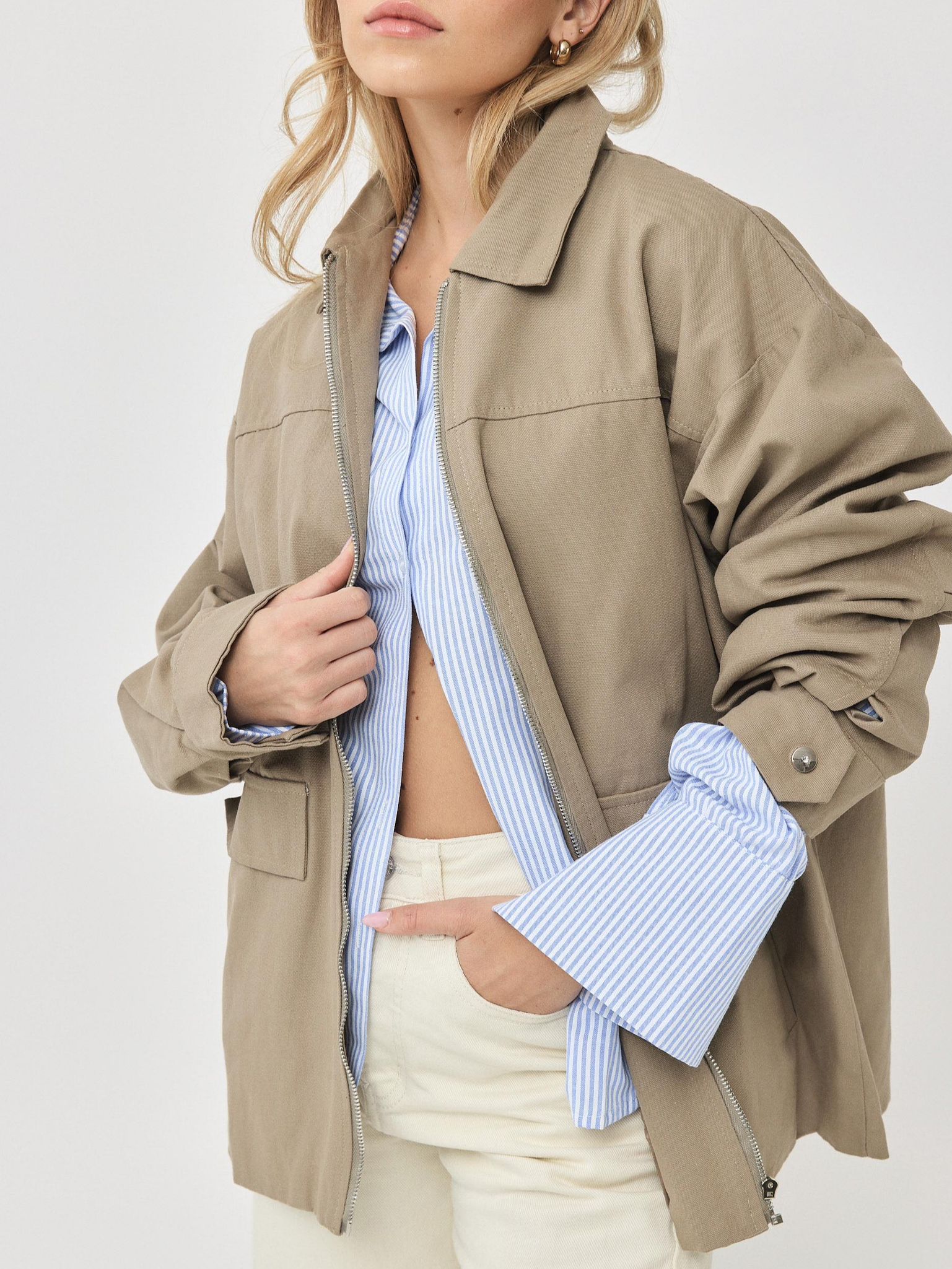 מכופתרת פסים הולי