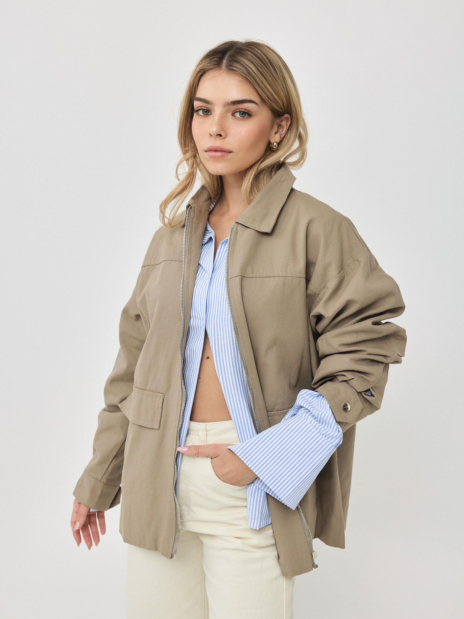 מכופתרת פסים הולי