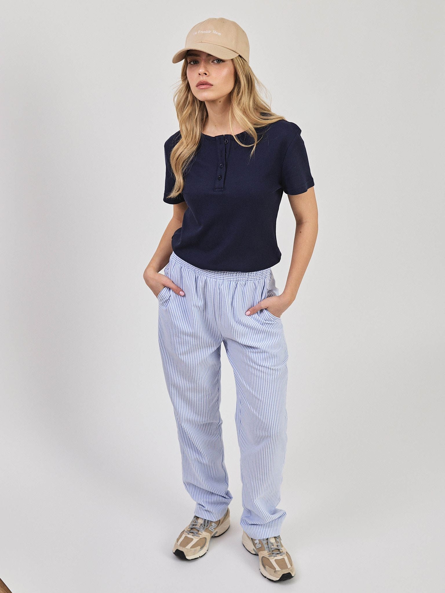 מכנסי אוסטריה פסים