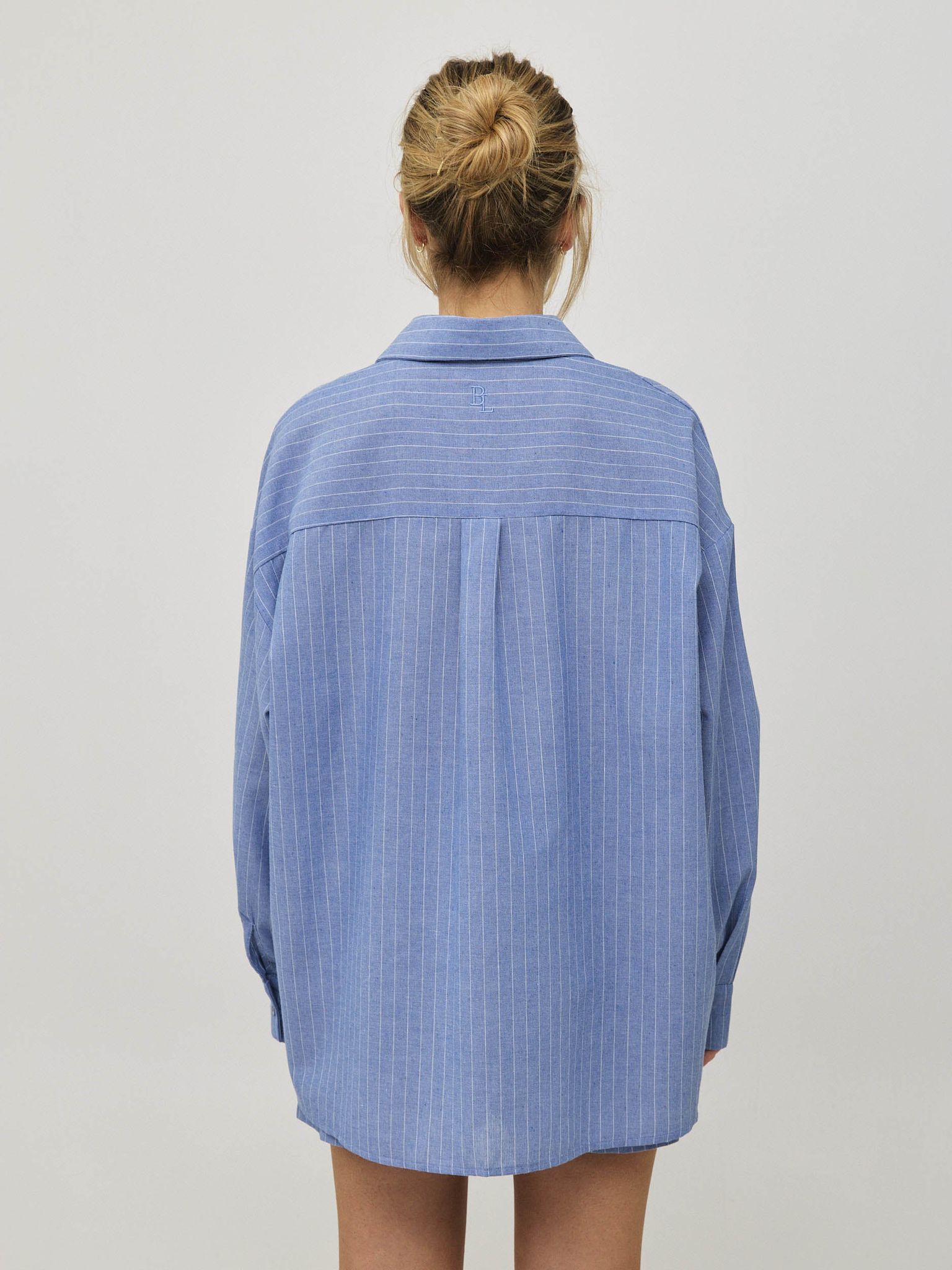 מכופתרת פסים סן