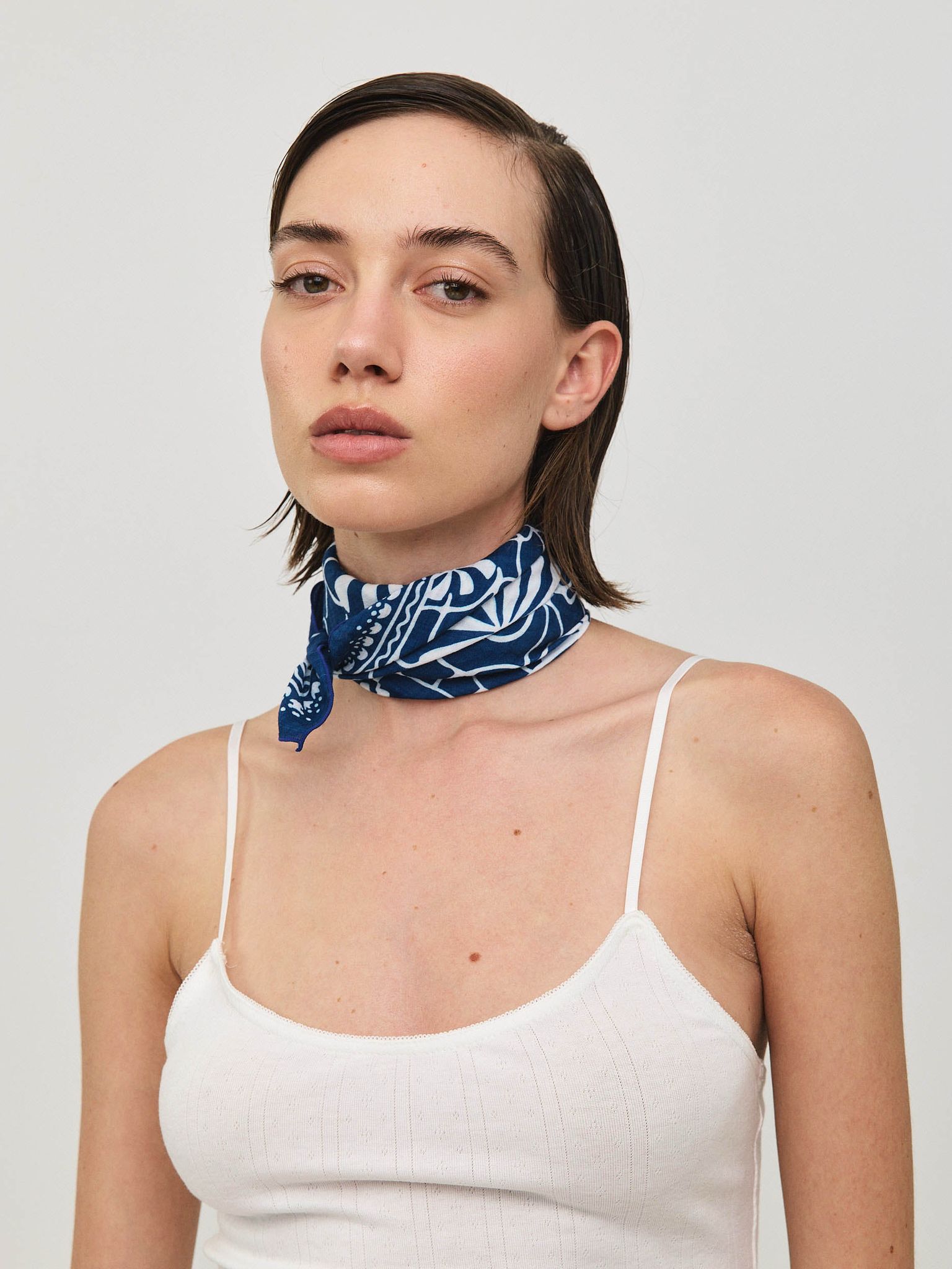 צעיף ריבועי פרח כחול