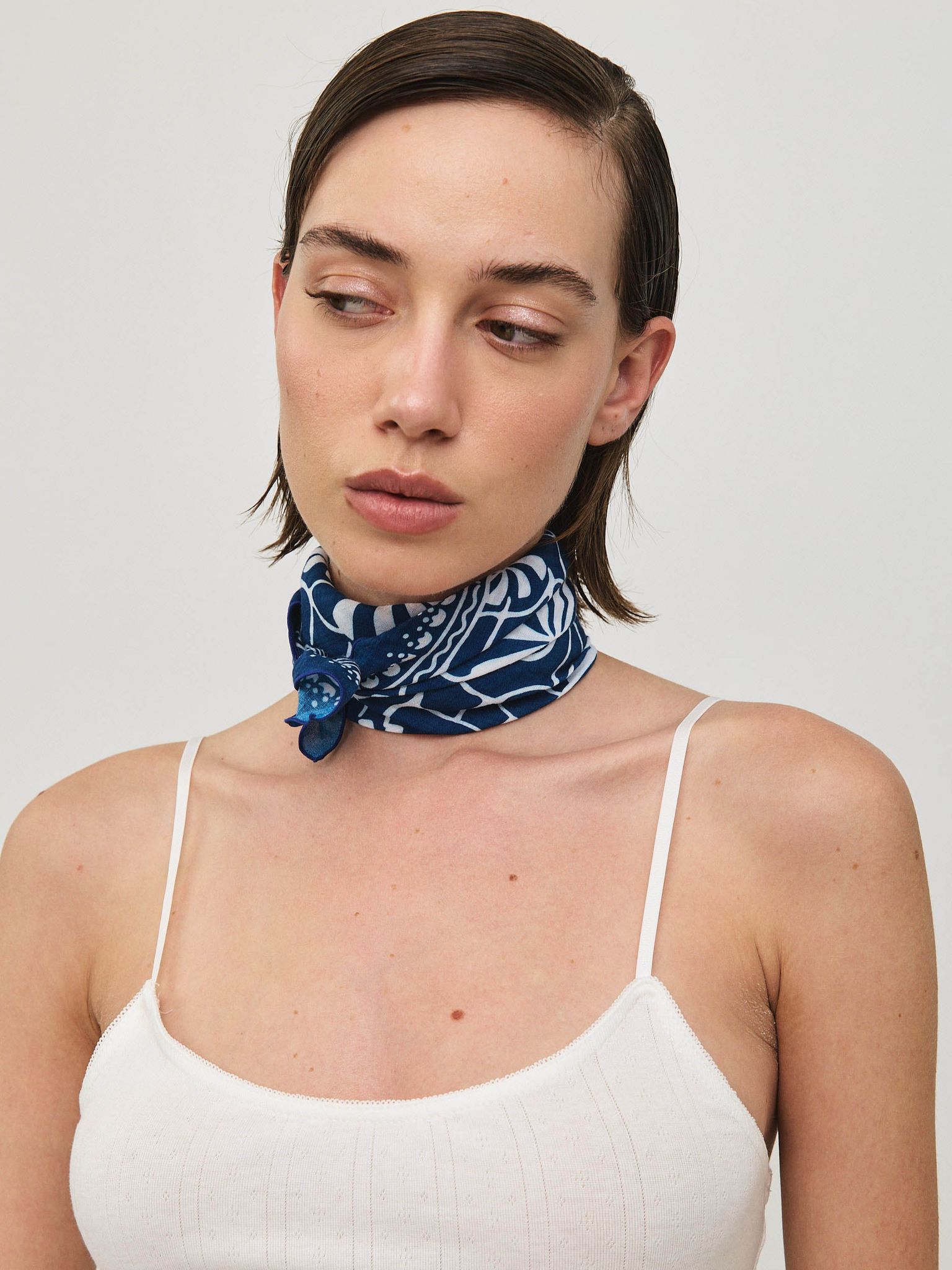 צעיף ריבועי פרח כחול