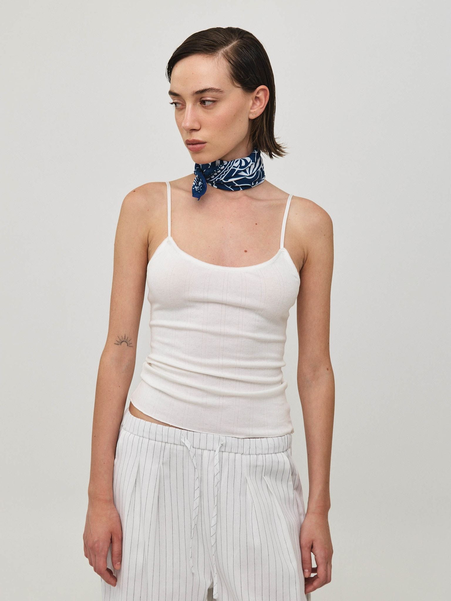 צעיף ריבועי פרח כחול