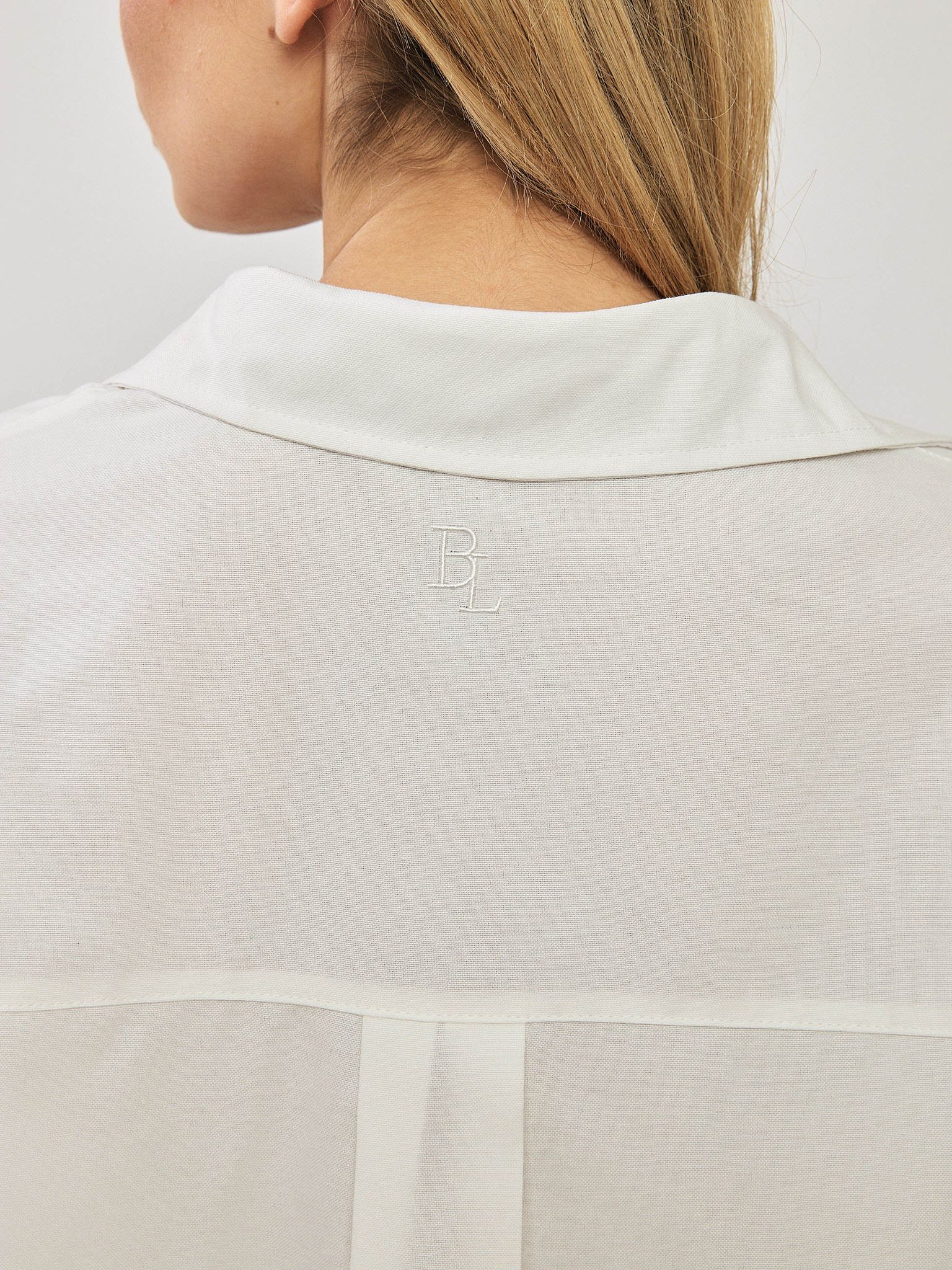 מכופתרת לוק