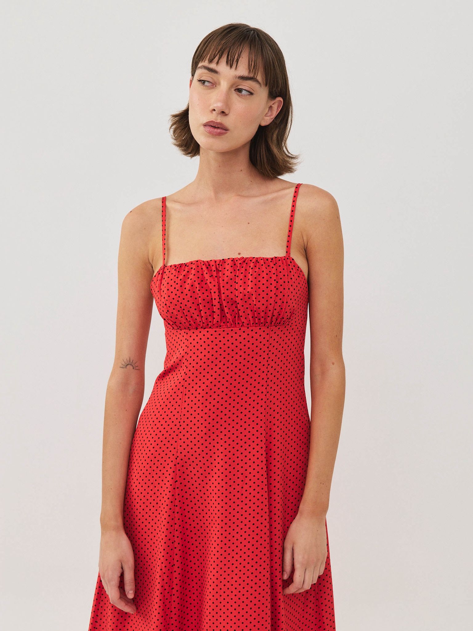 שמלת בל נקודות