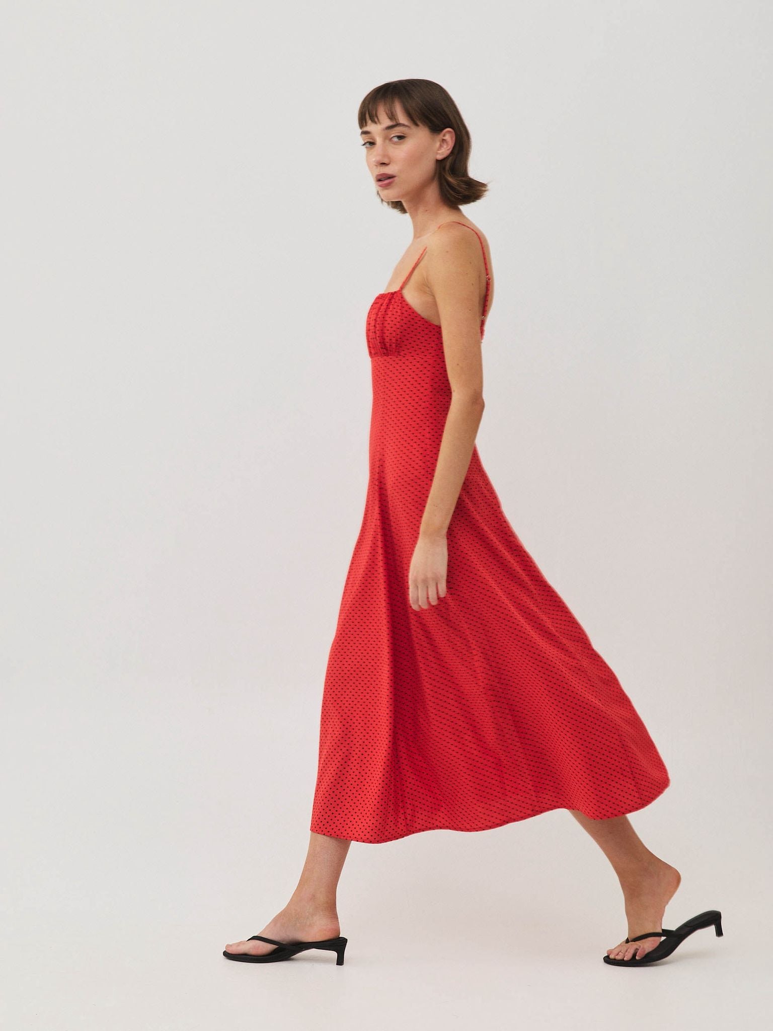 שמלת בל נקודות