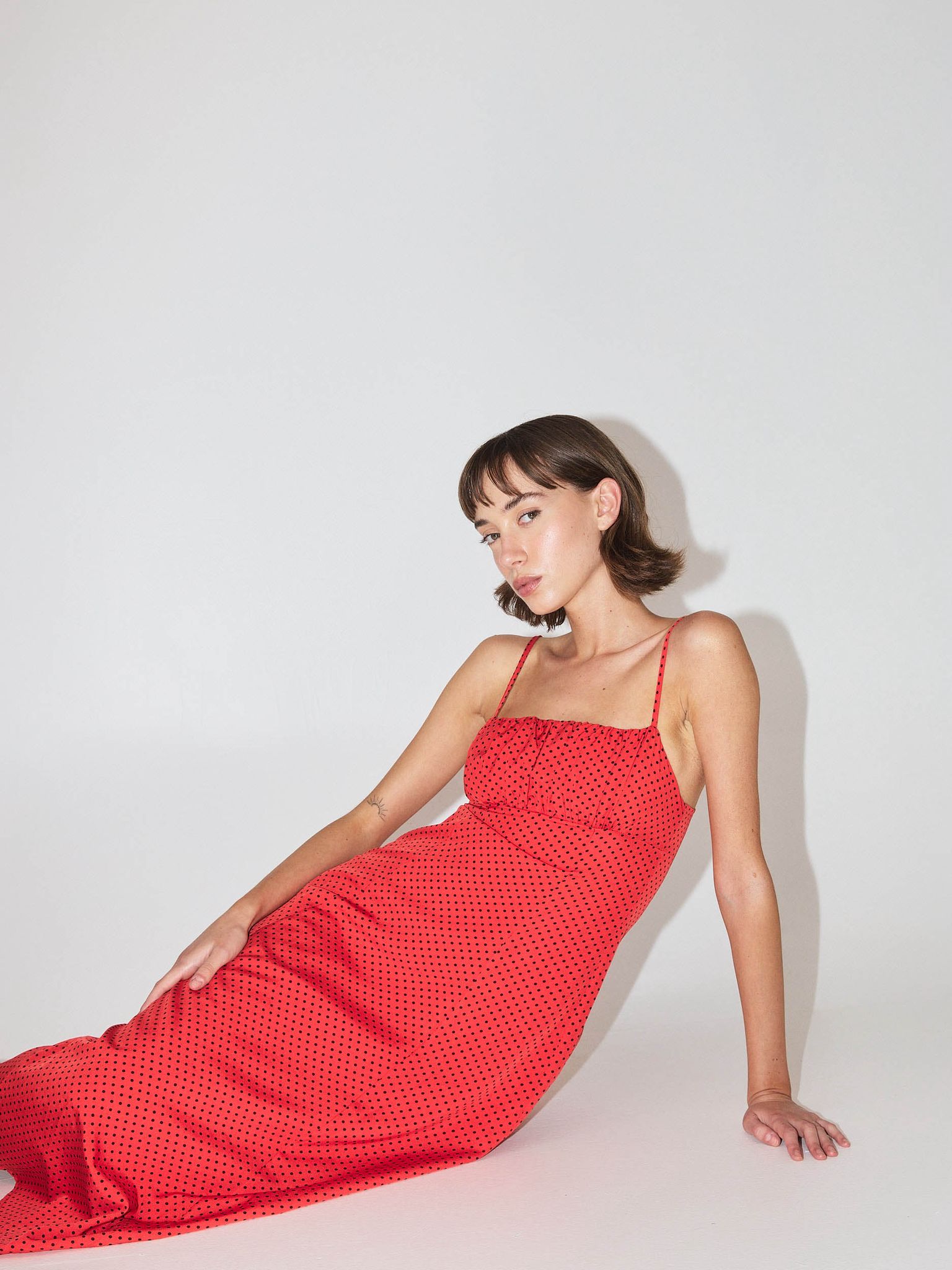 שמלת בל נקודות