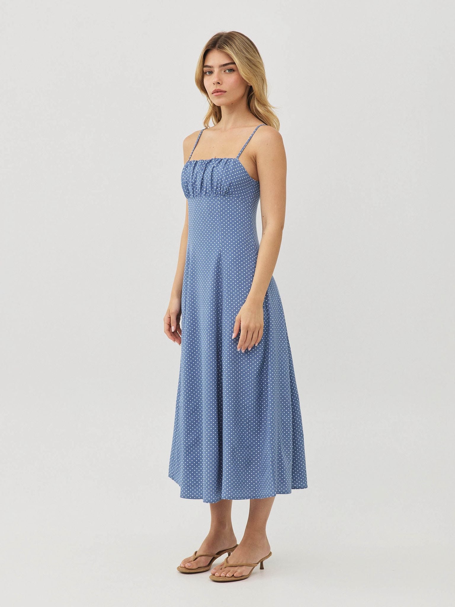 שמלת בל נקודות