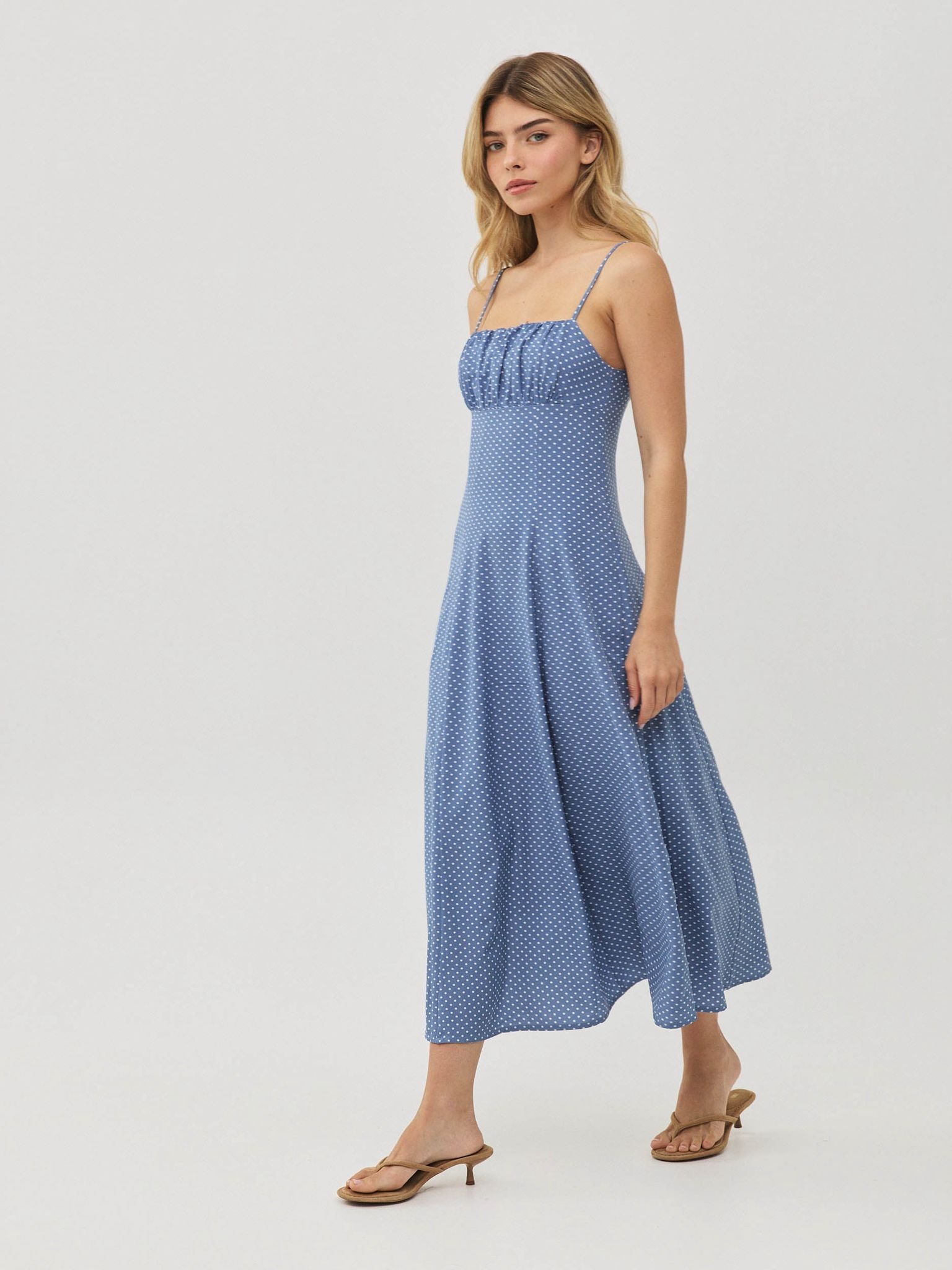 שמלת בל נקודות