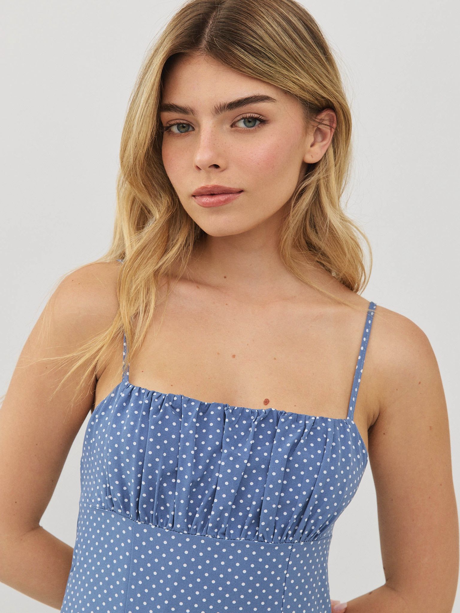 שמלת בל נקודות