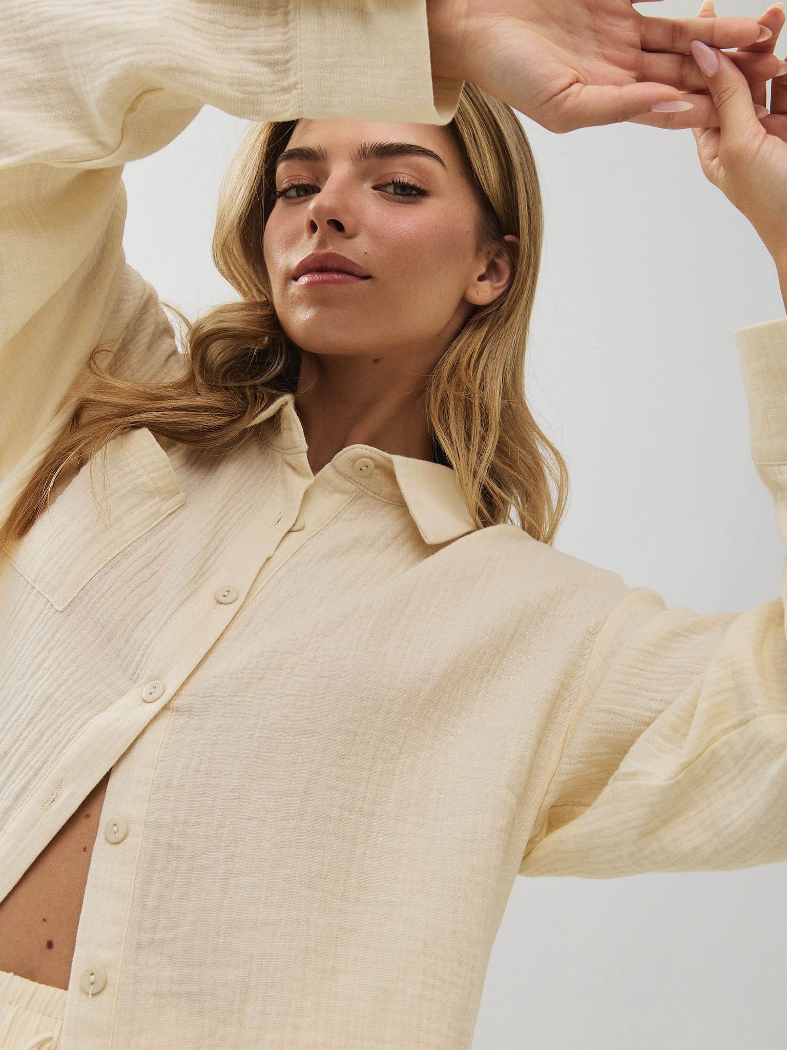 מכופתרת אובריאן פשתן