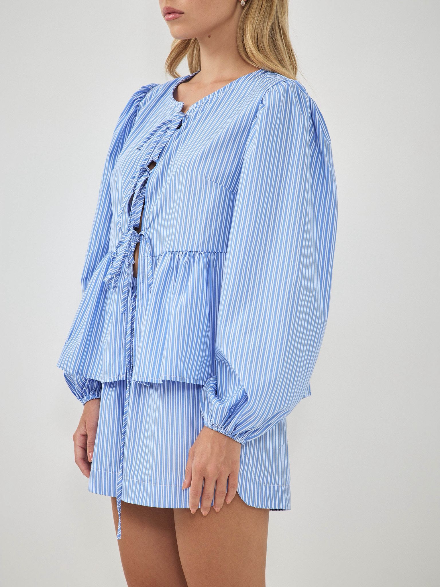 שורט פורטמן פסים