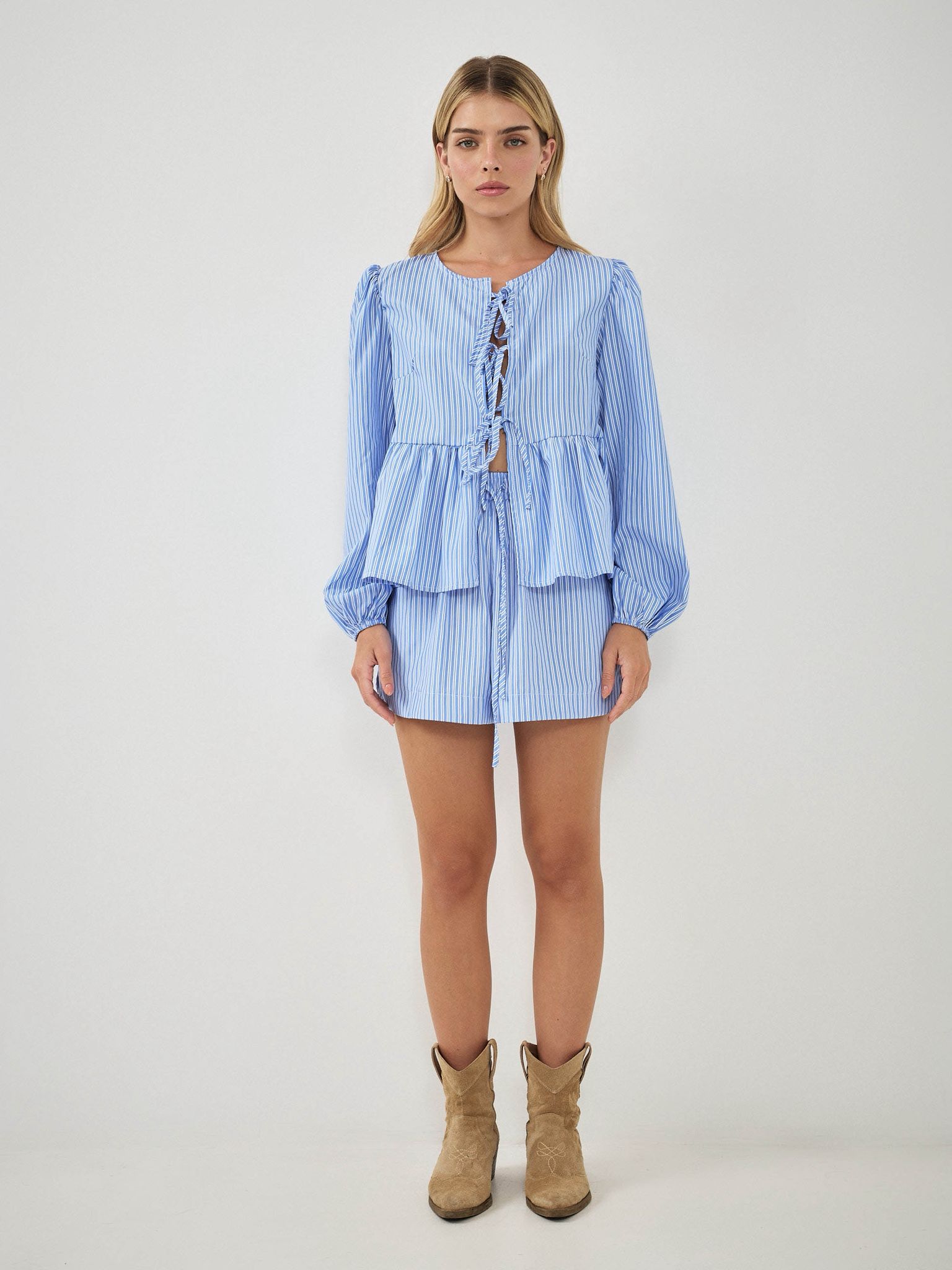 שורט פורטמן פסים