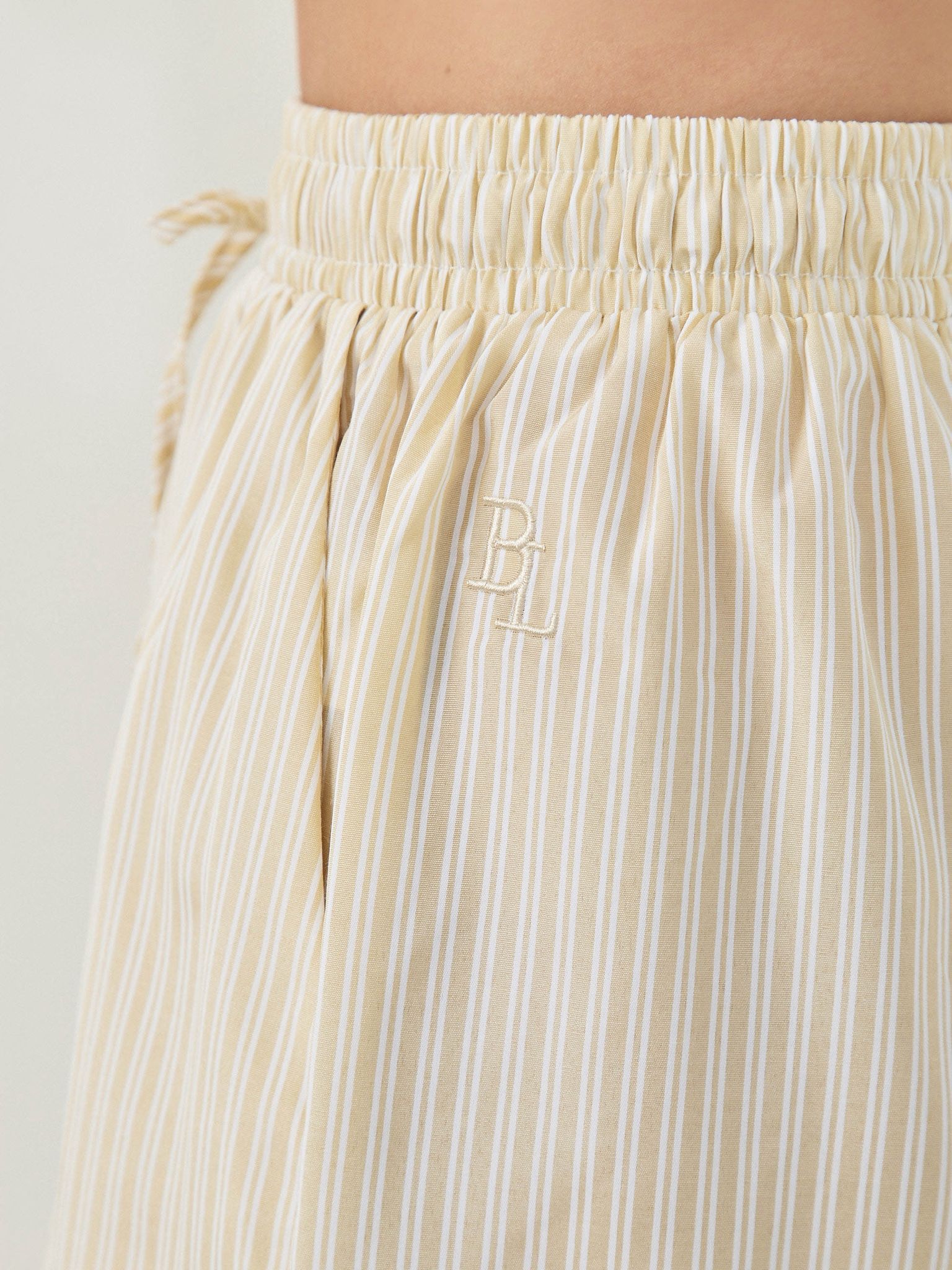 שורט פורטמן פסים