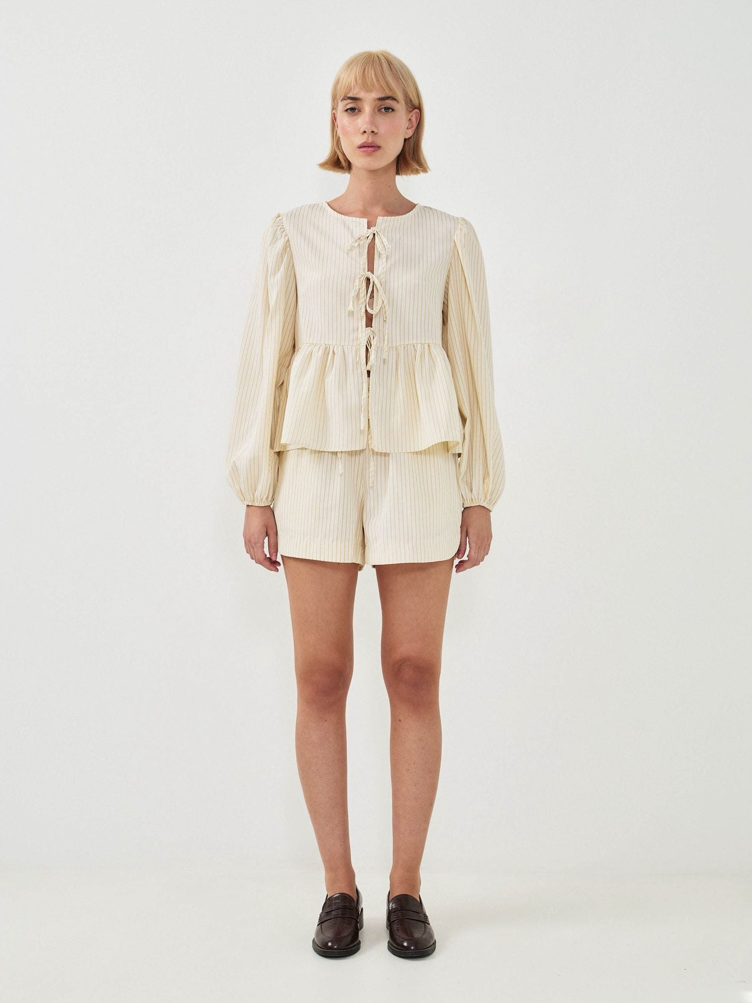 שורט פורטמן פסים