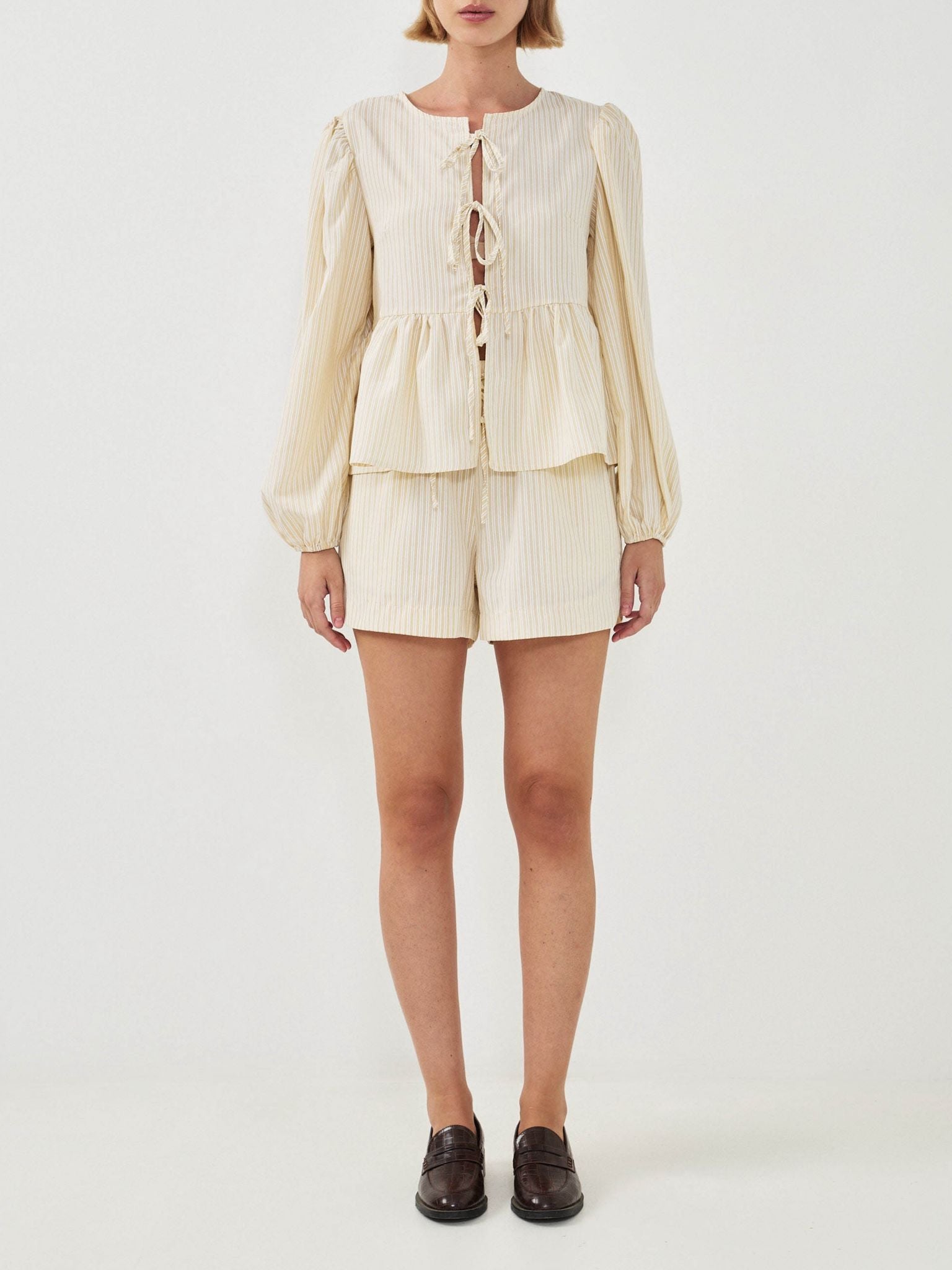 שורט פורטמן פסים