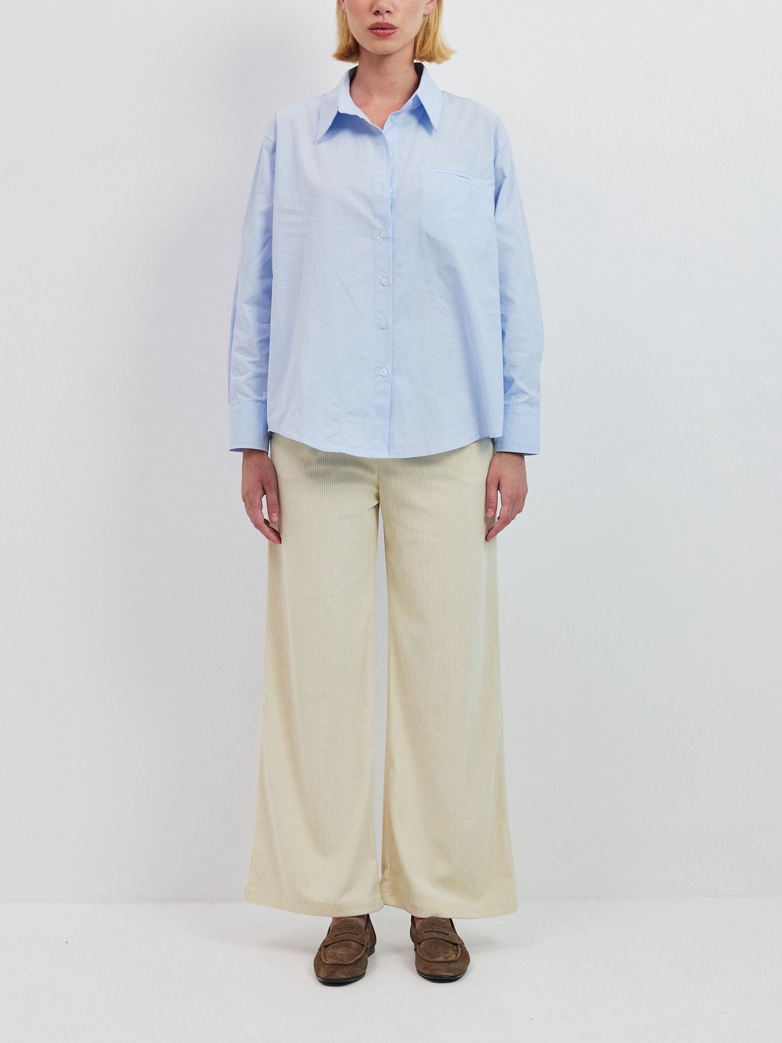 מכופתרת אטלס