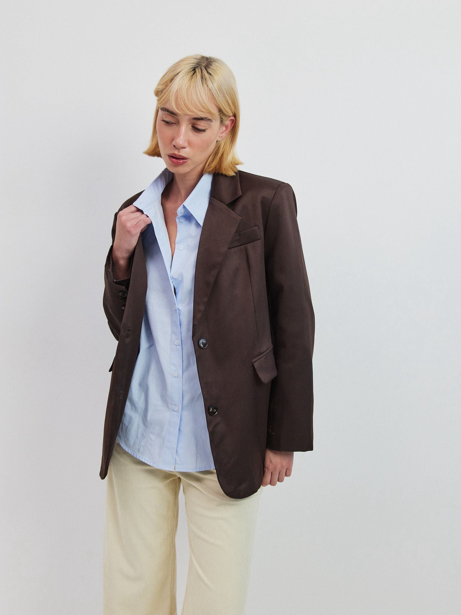 מכופתרת אטלס