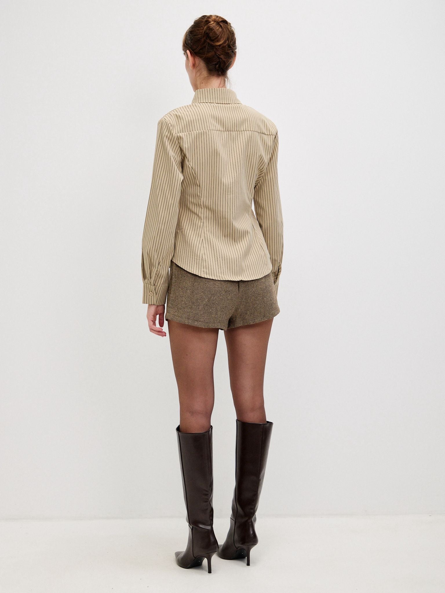 מכופתרת שילה פסים