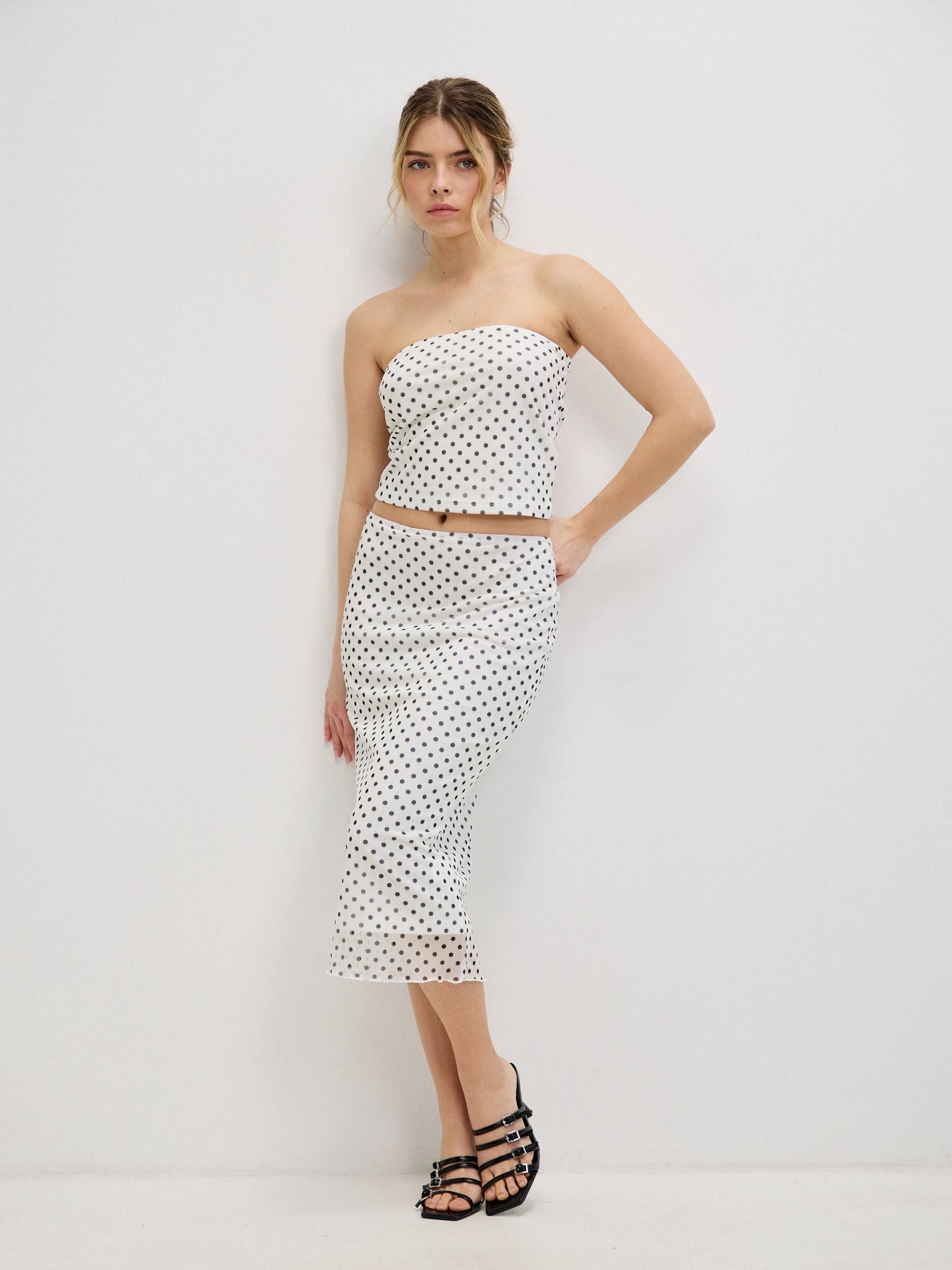 חצאית נקודות אמילי