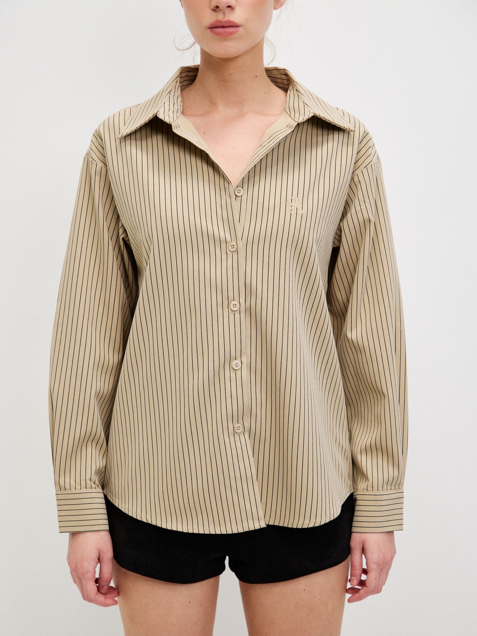 מכופתרת טאי פסים