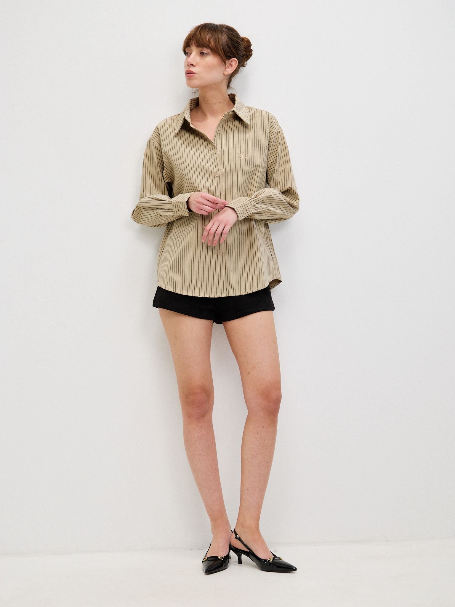 מכופתרת טאי פסים