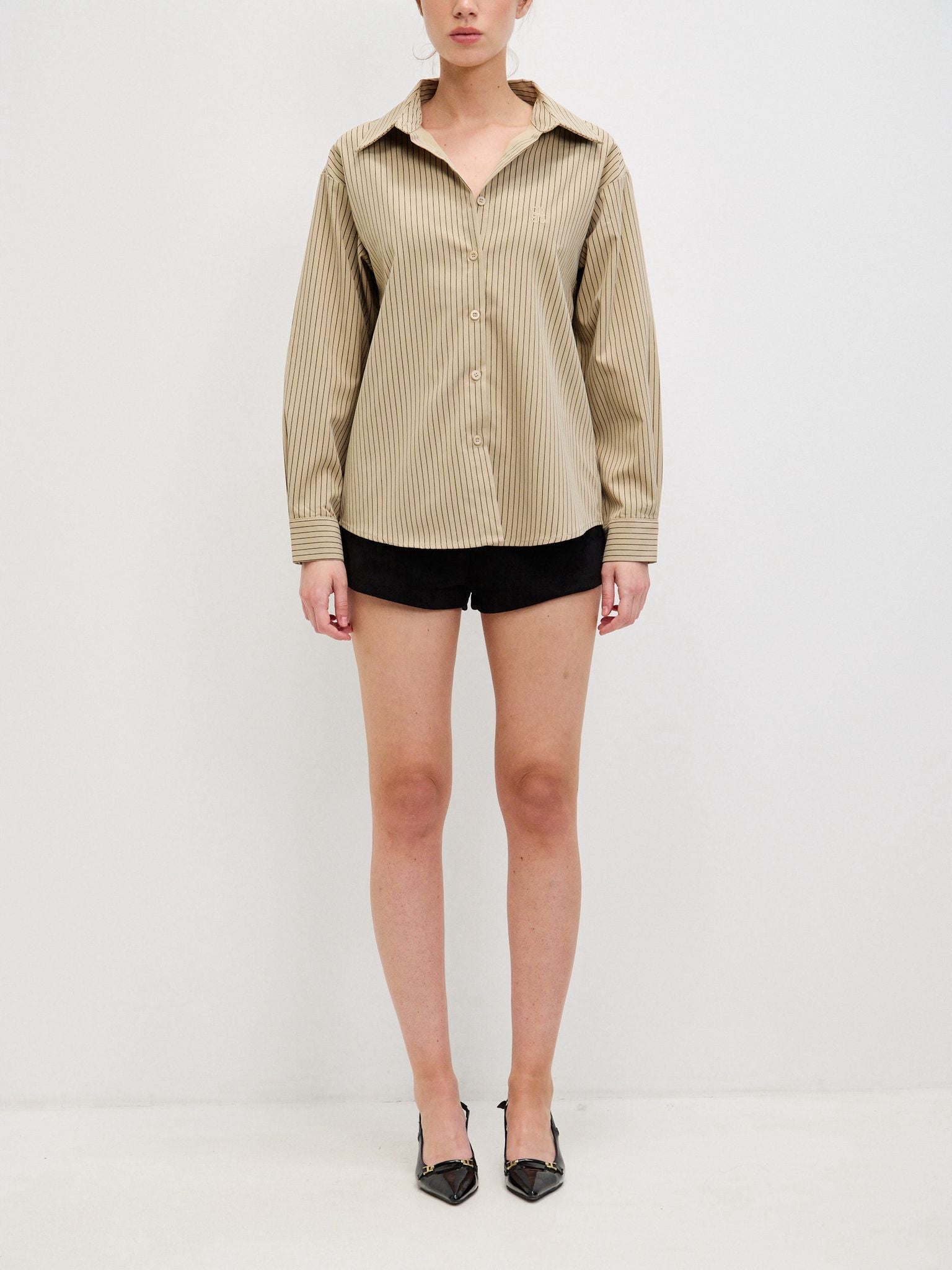 מכופתרת טאי פסים