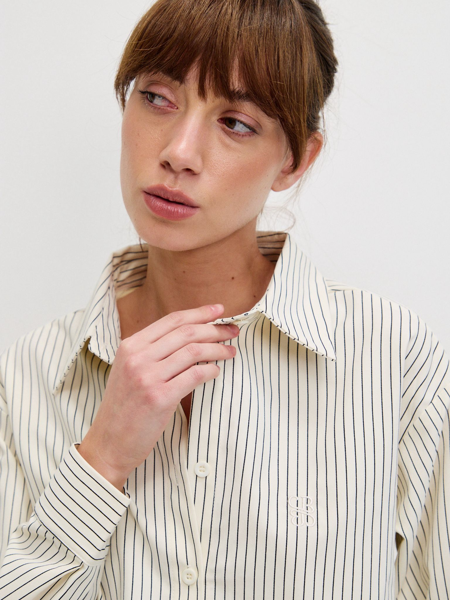 מכופתרת טאי פסים