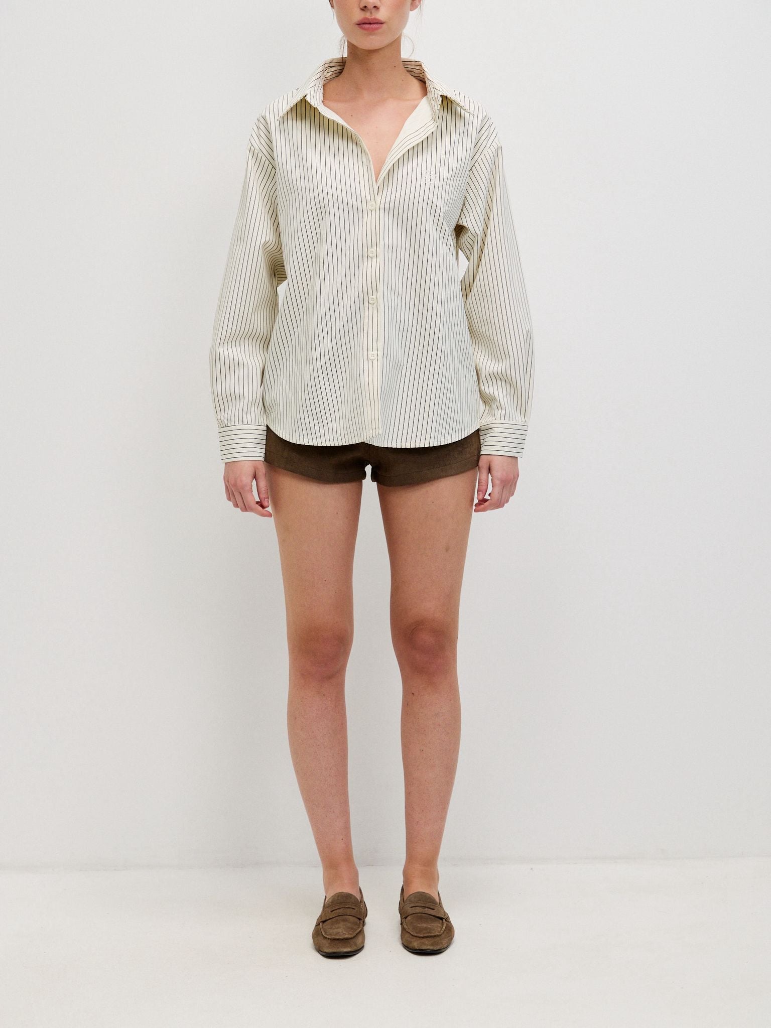 מכופתרת טאי פסים