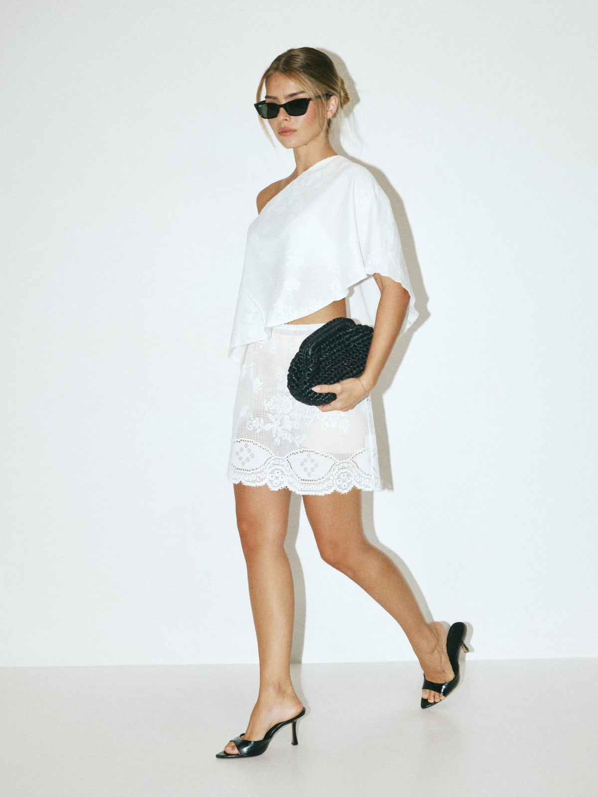 שכמיה שוגי תחרה