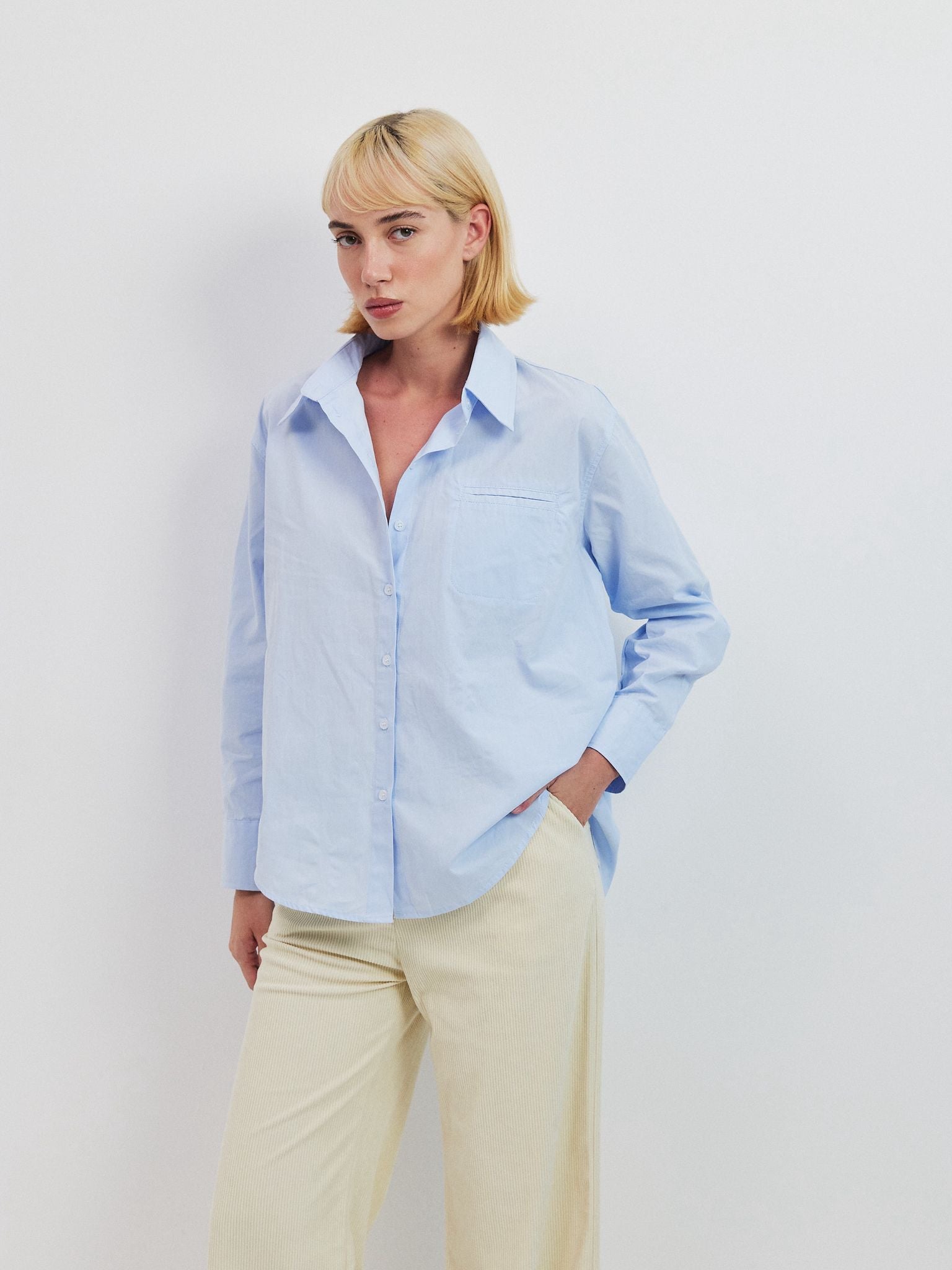 מכופתרת אטלס