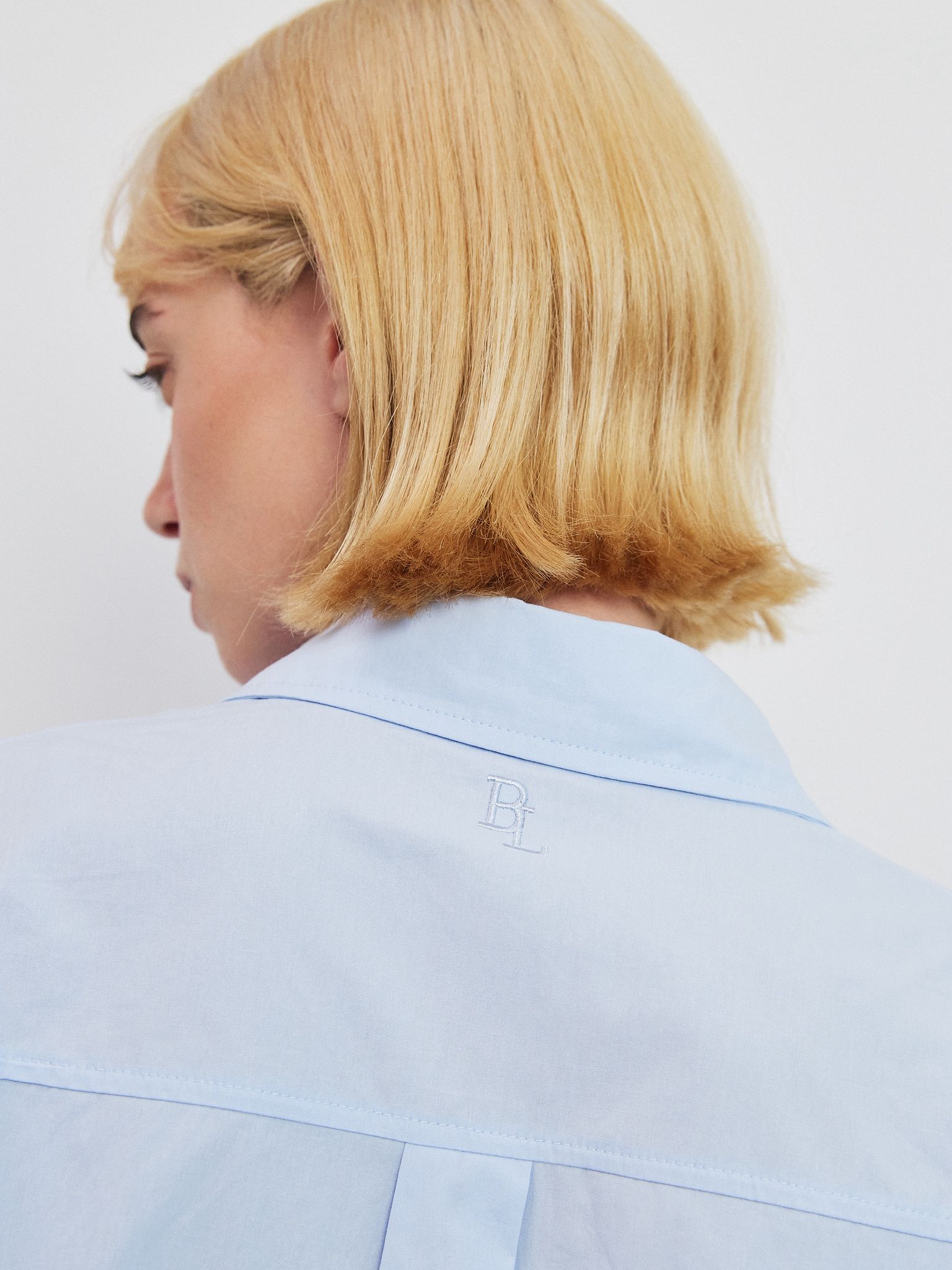 מכופתרת אטלס