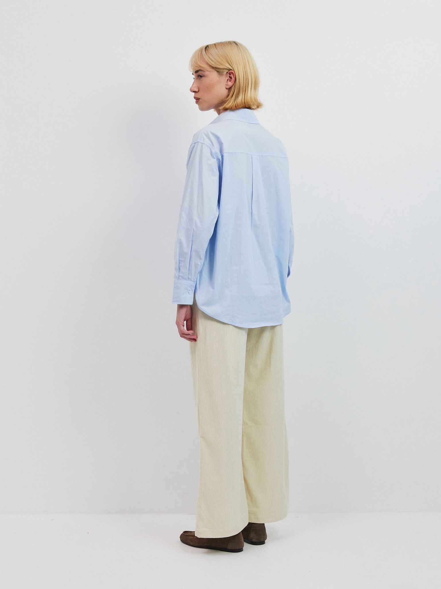 מכופתרת אטלס