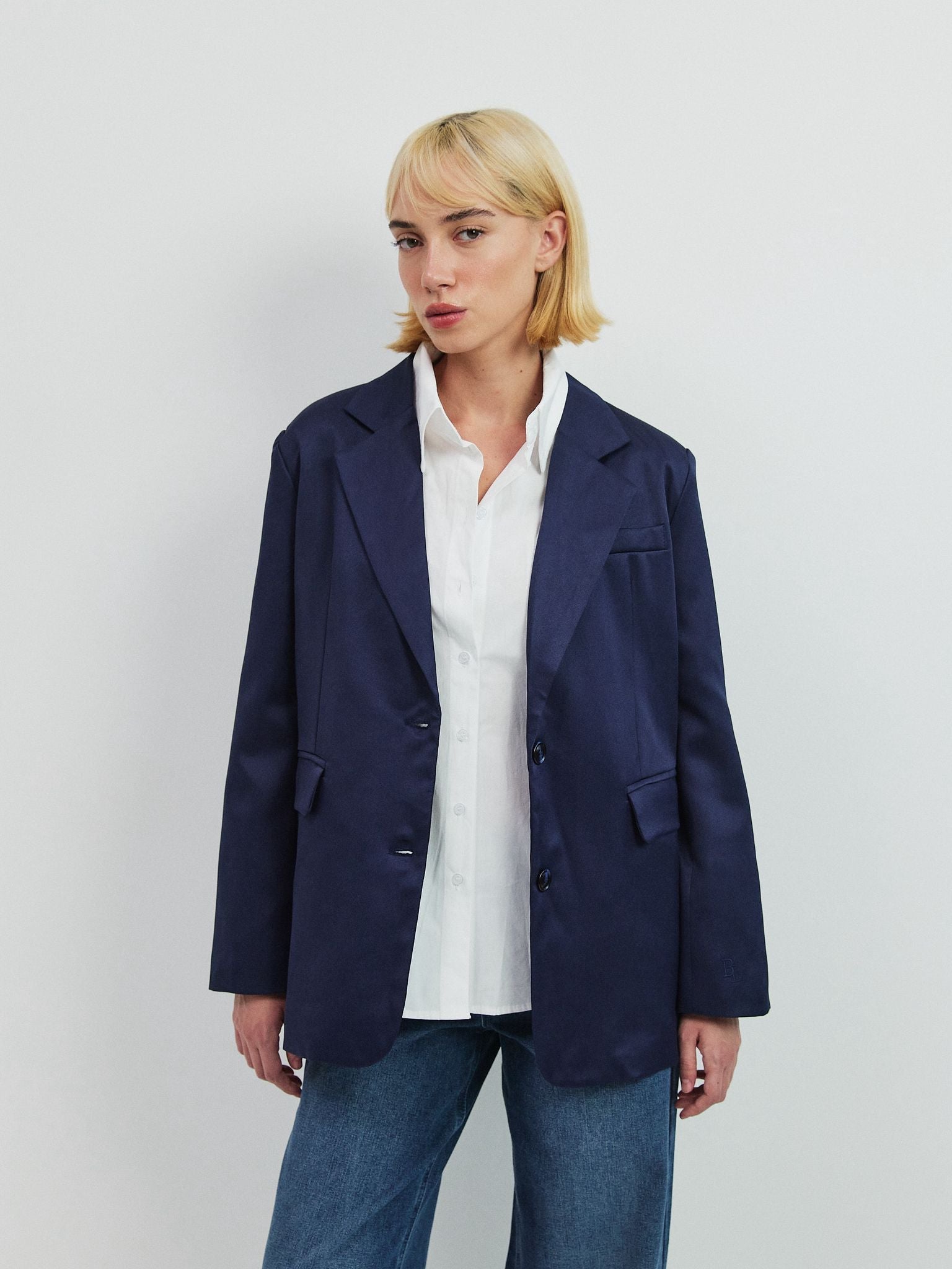 מכופתרת אטלס