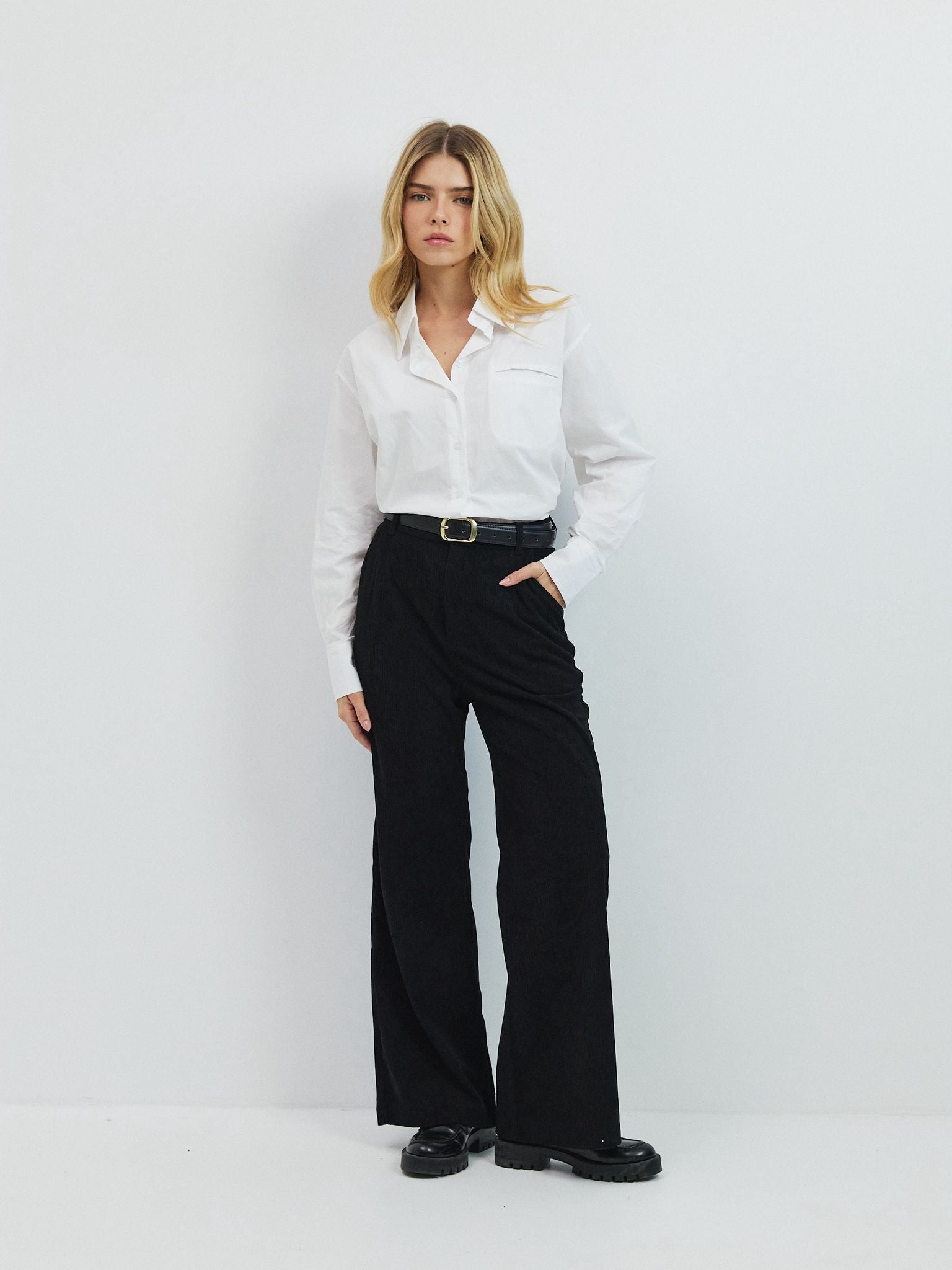 מכופתרת אטלס