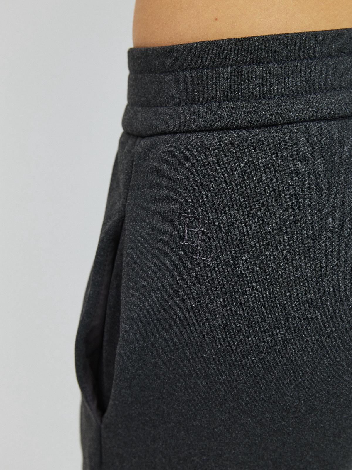 מכנסי פליז אנתוני