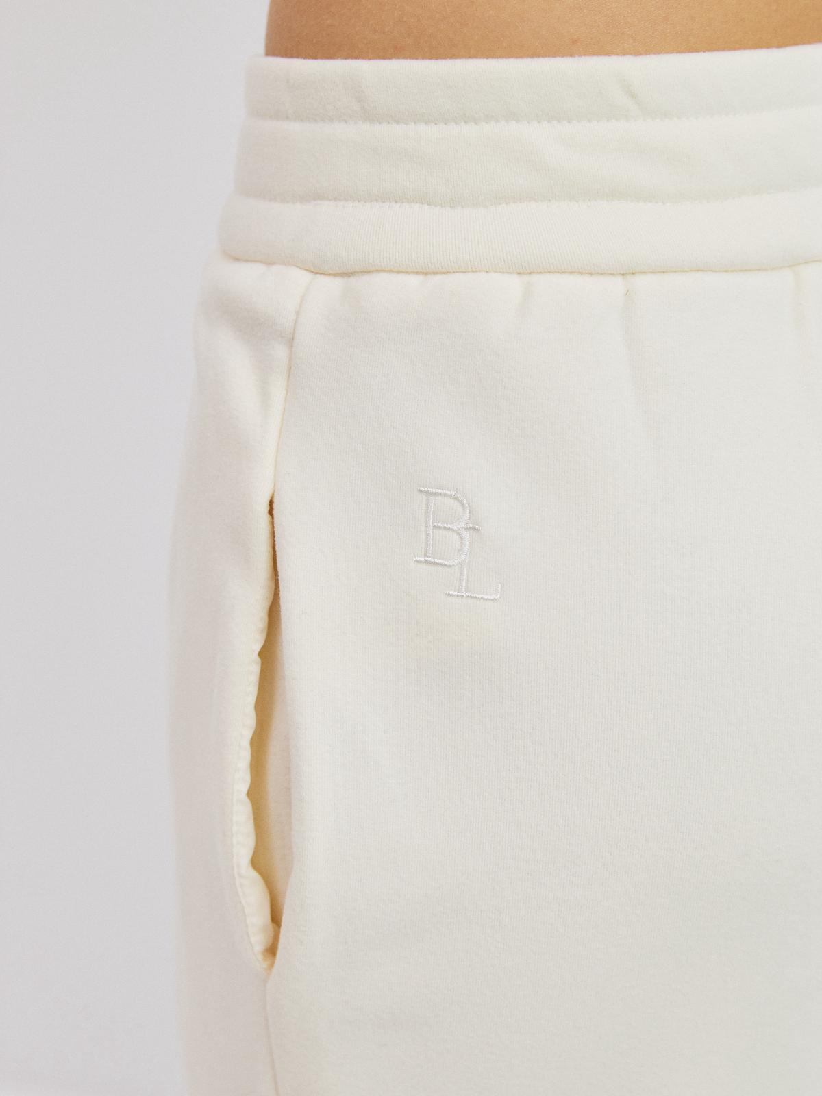 מכנסי פליז אנתוני