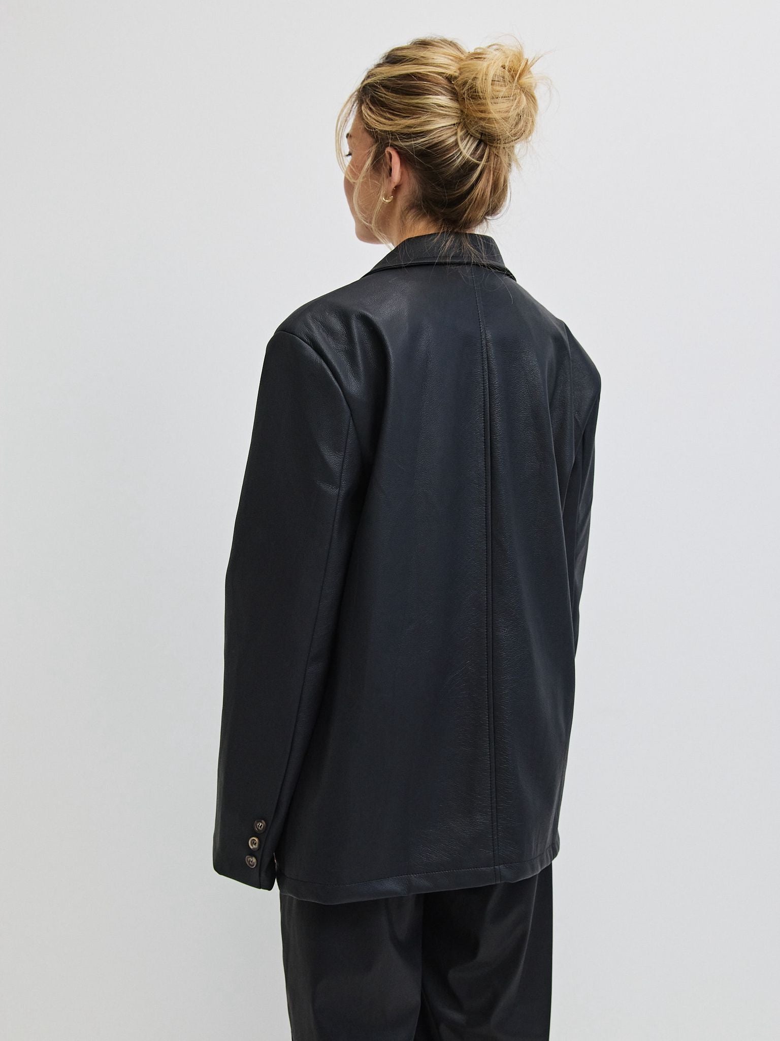 בלייזר דמוי עור סטיבן