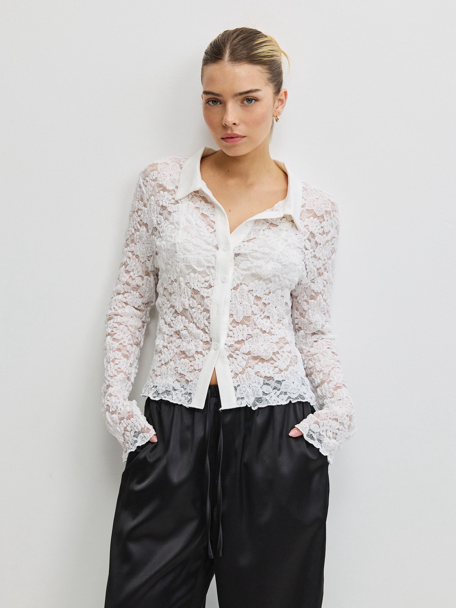 מכופתרת הייזל תחרה