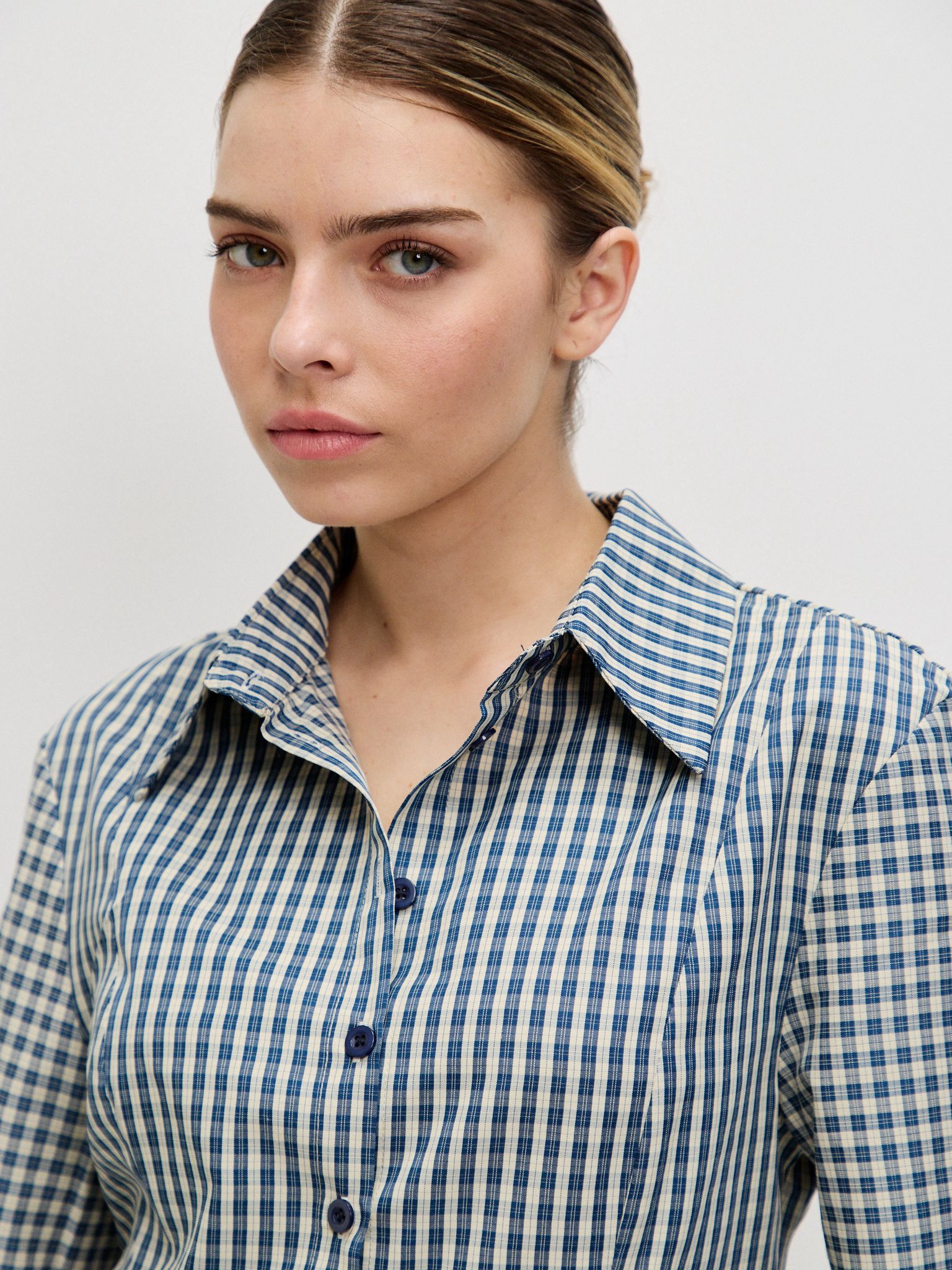 מכופתרת דריה משבצות