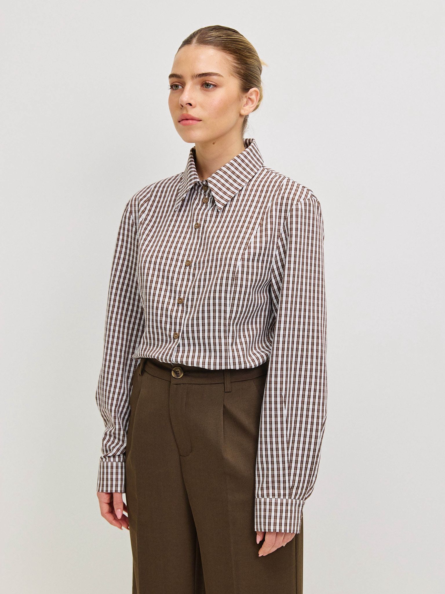 מכופתרת דריה משבצות