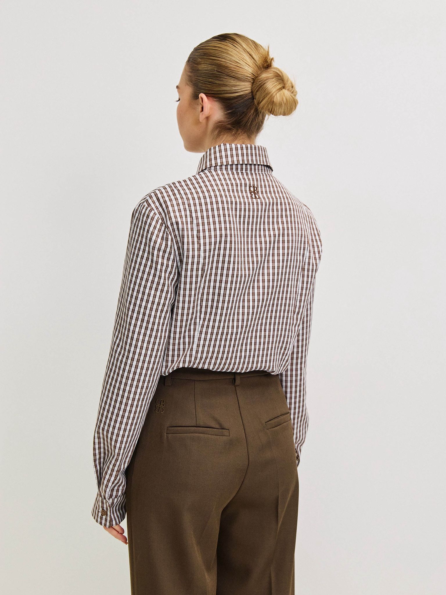 מכופתרת דריה משבצות