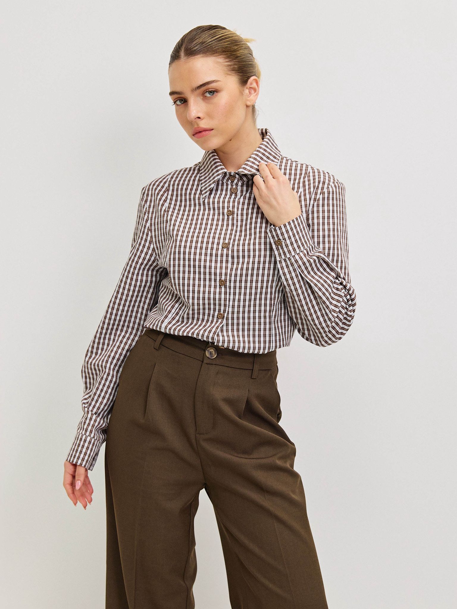 מכופתרת דריה משבצות