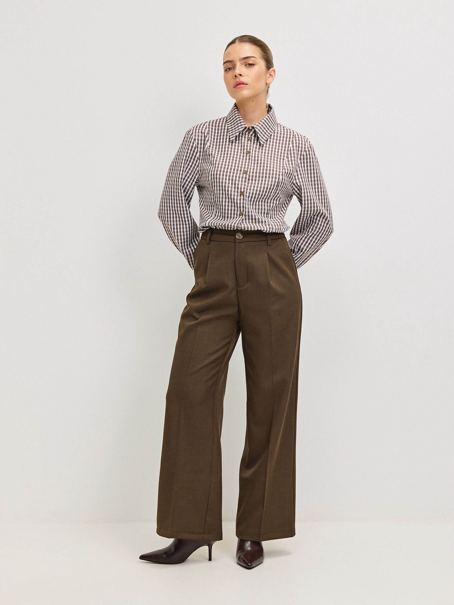 מכופתרת דריה משבצות