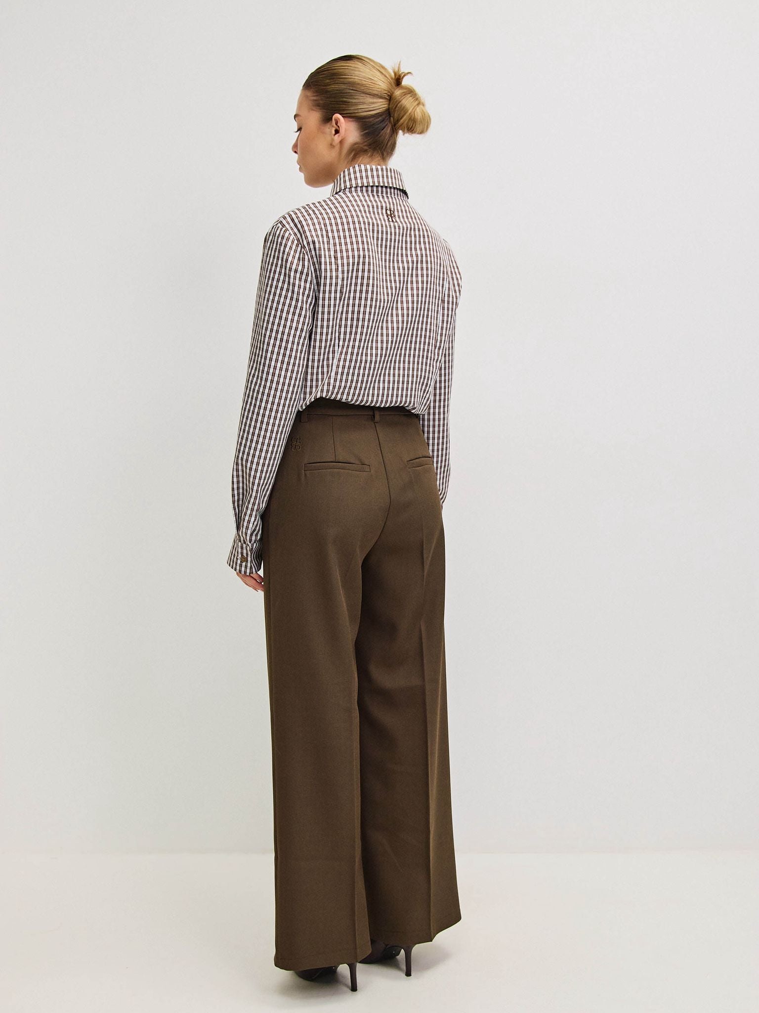 מכופתרת דריה משבצות