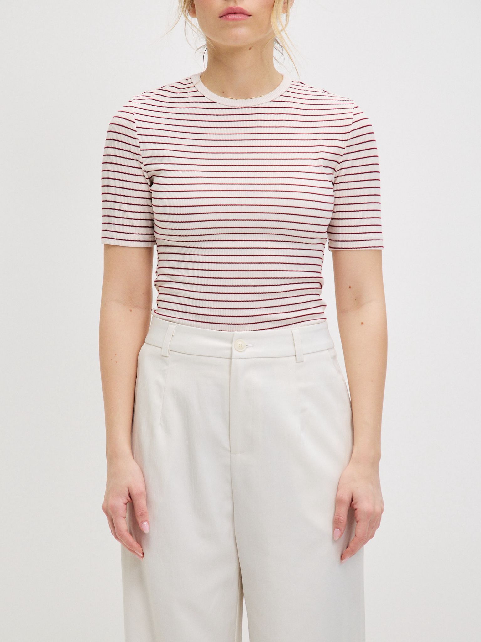 טופ אפריל פסים